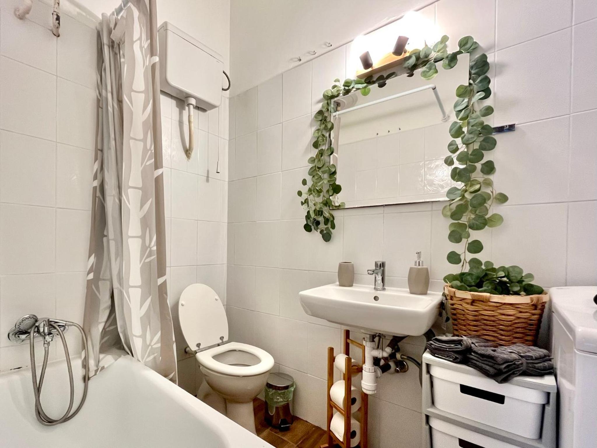 Apartment with FREE Parking