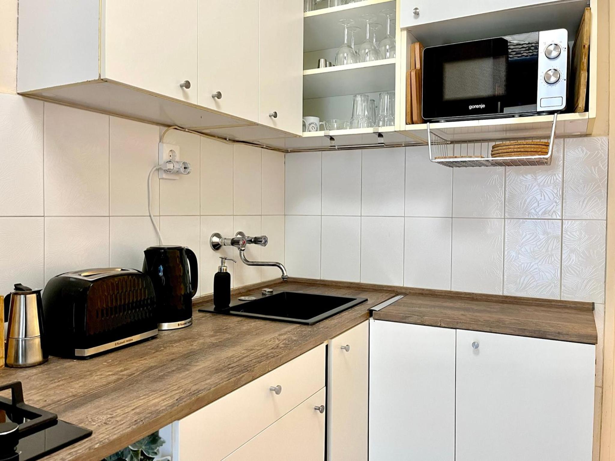 Apartment with FREE Parking
