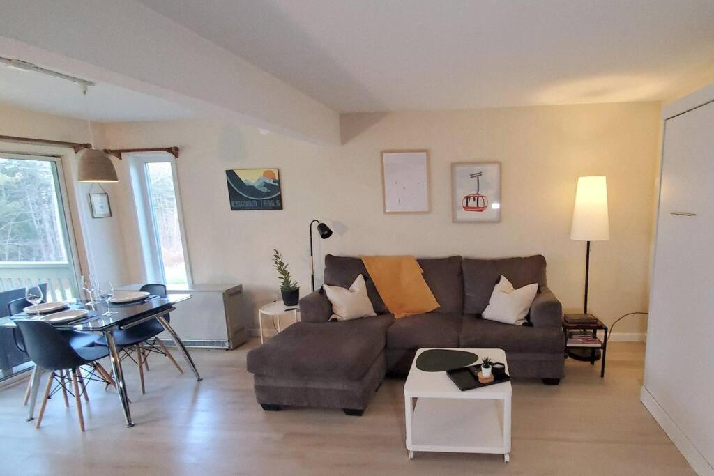 Burke Abode - Trailside Condo with King & Full Beds view 3