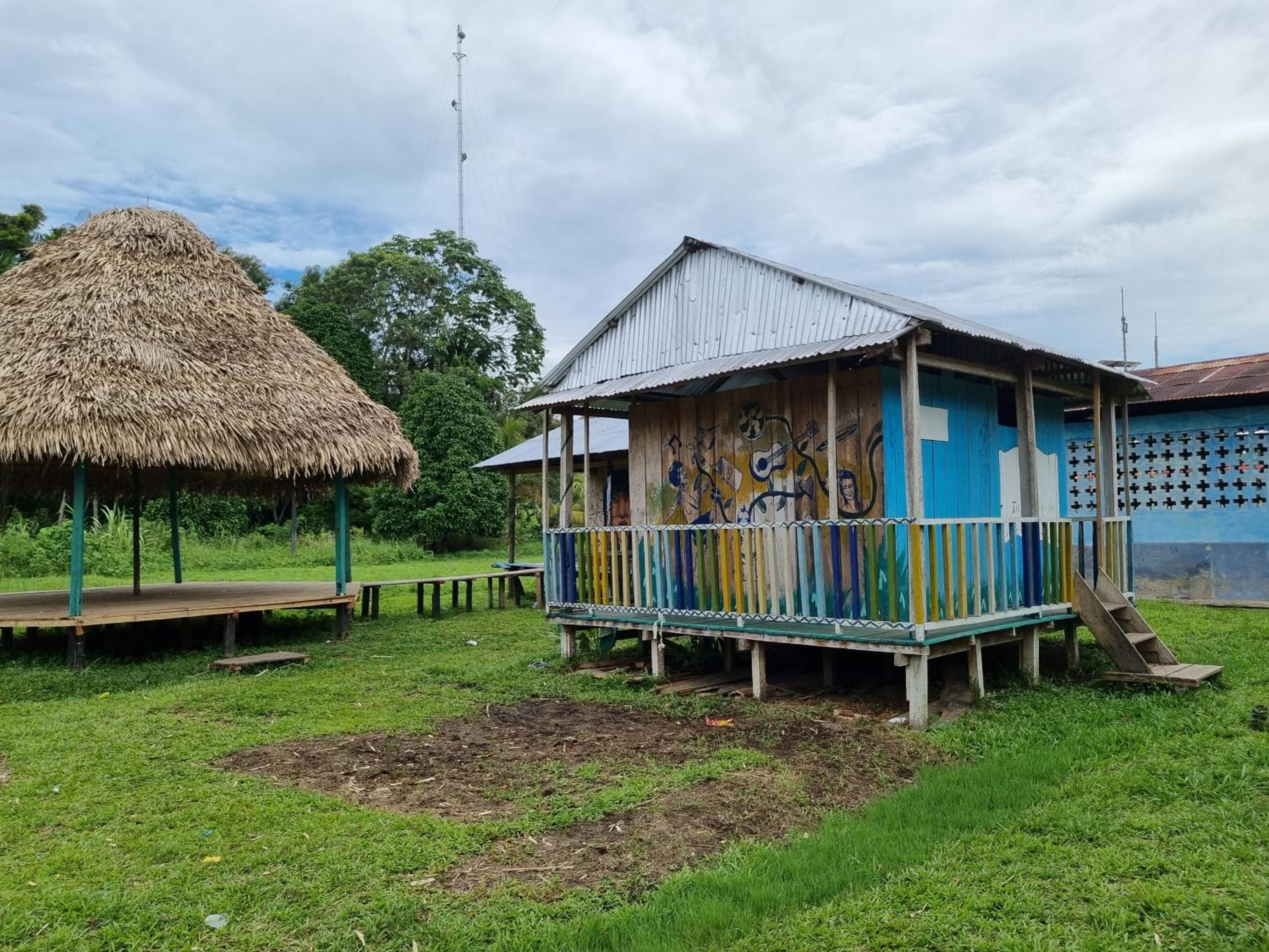 Camu camu jungle villa on Aguajale lake