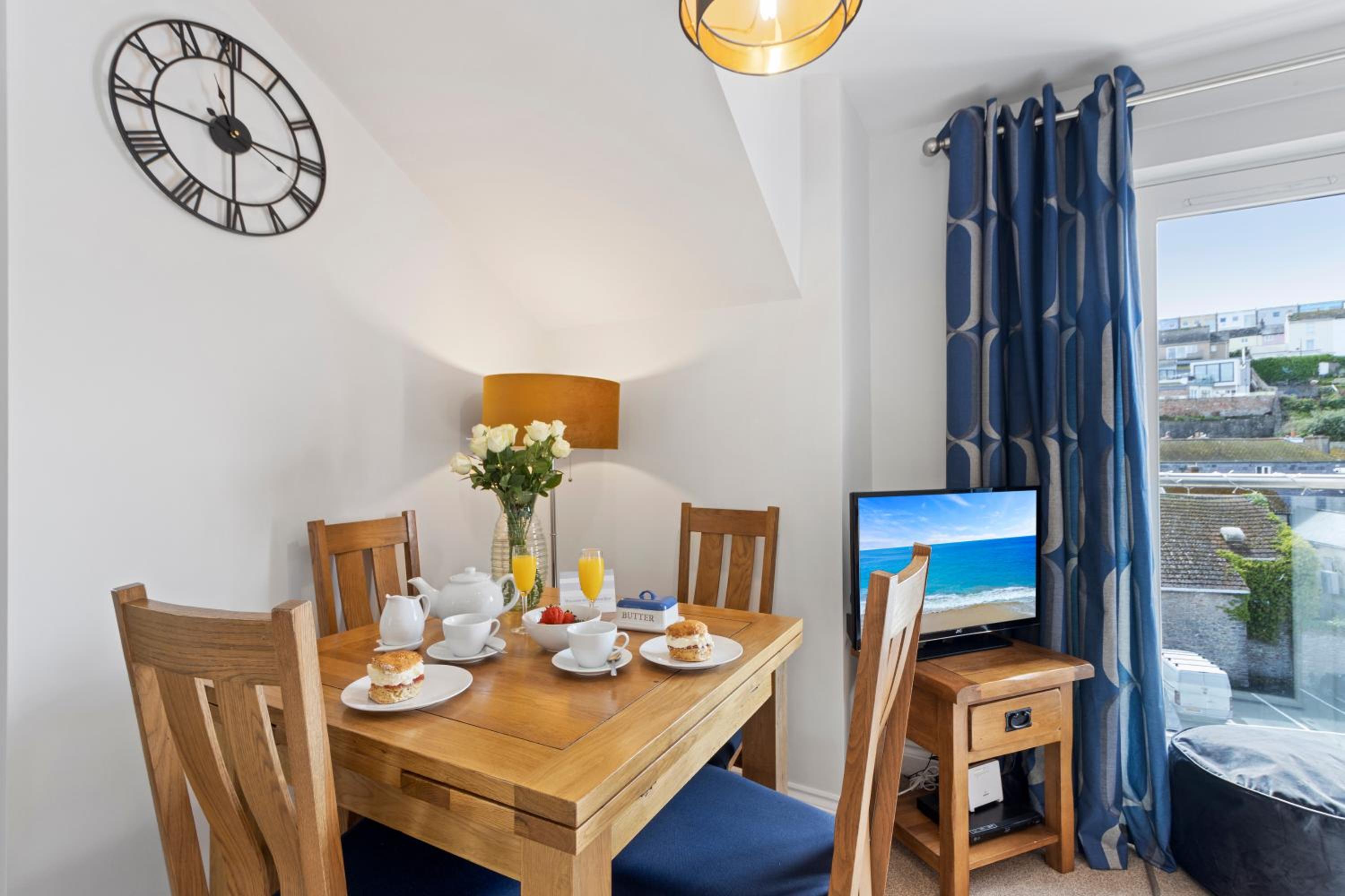 A modern and cosy apartment just yards from Brixham’s bustling harbourside view 5