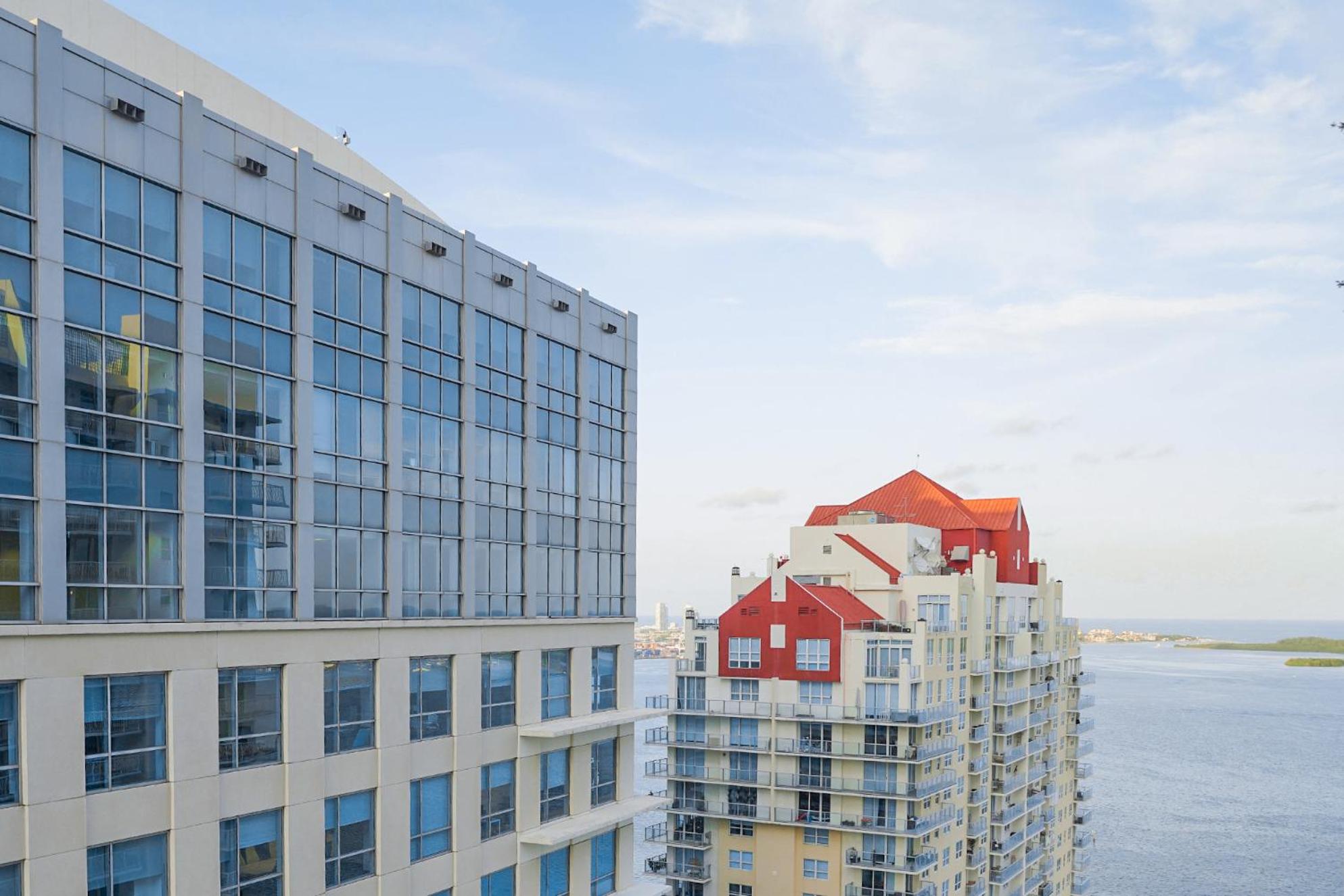 Hotel 4 bed full condo in Miami with skyline & sea view - Image 1