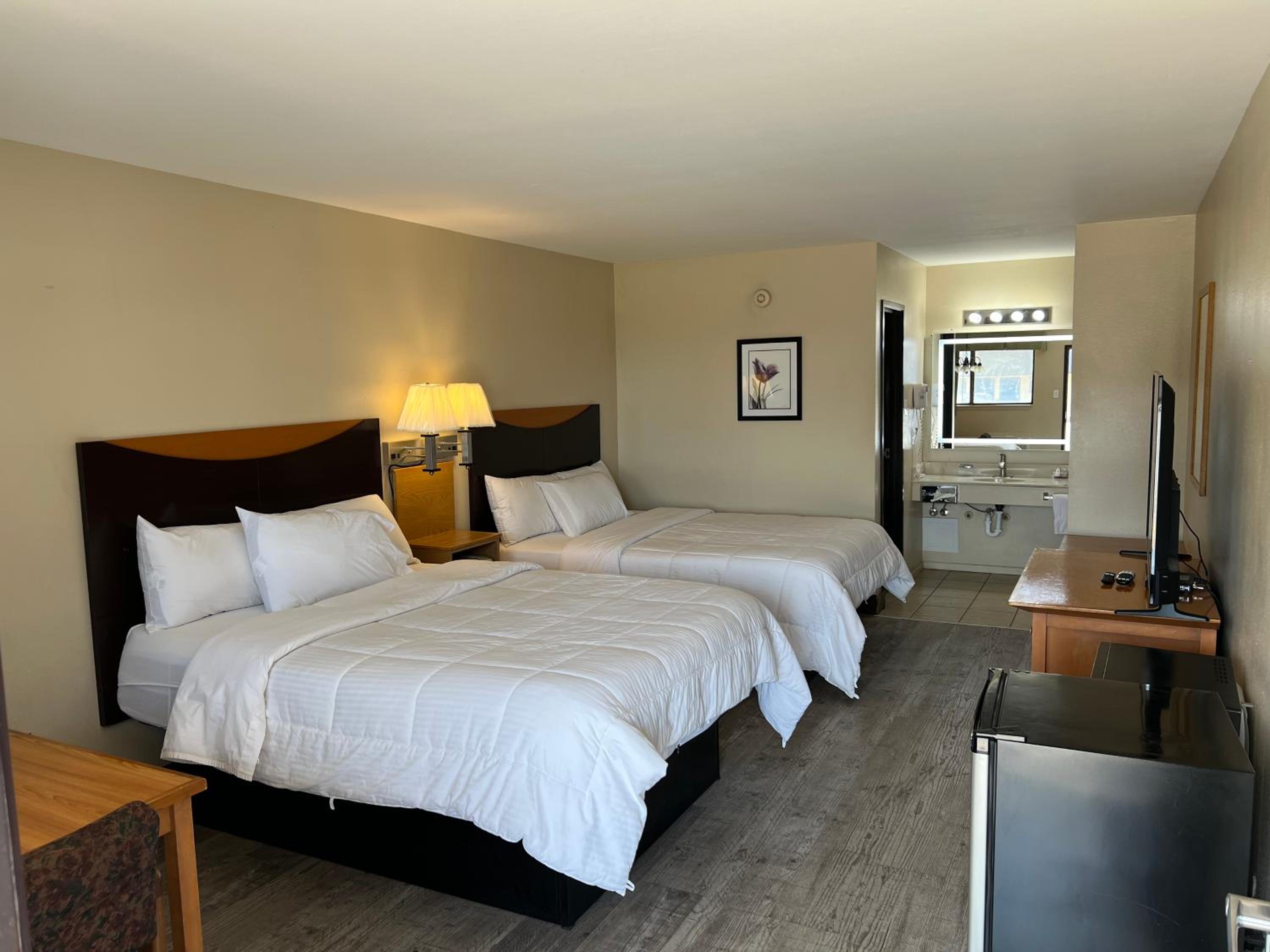 Four Winds Motel & RV Park