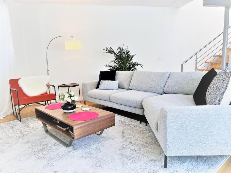 Urban Luxury in Brentwood/Beverly Hills