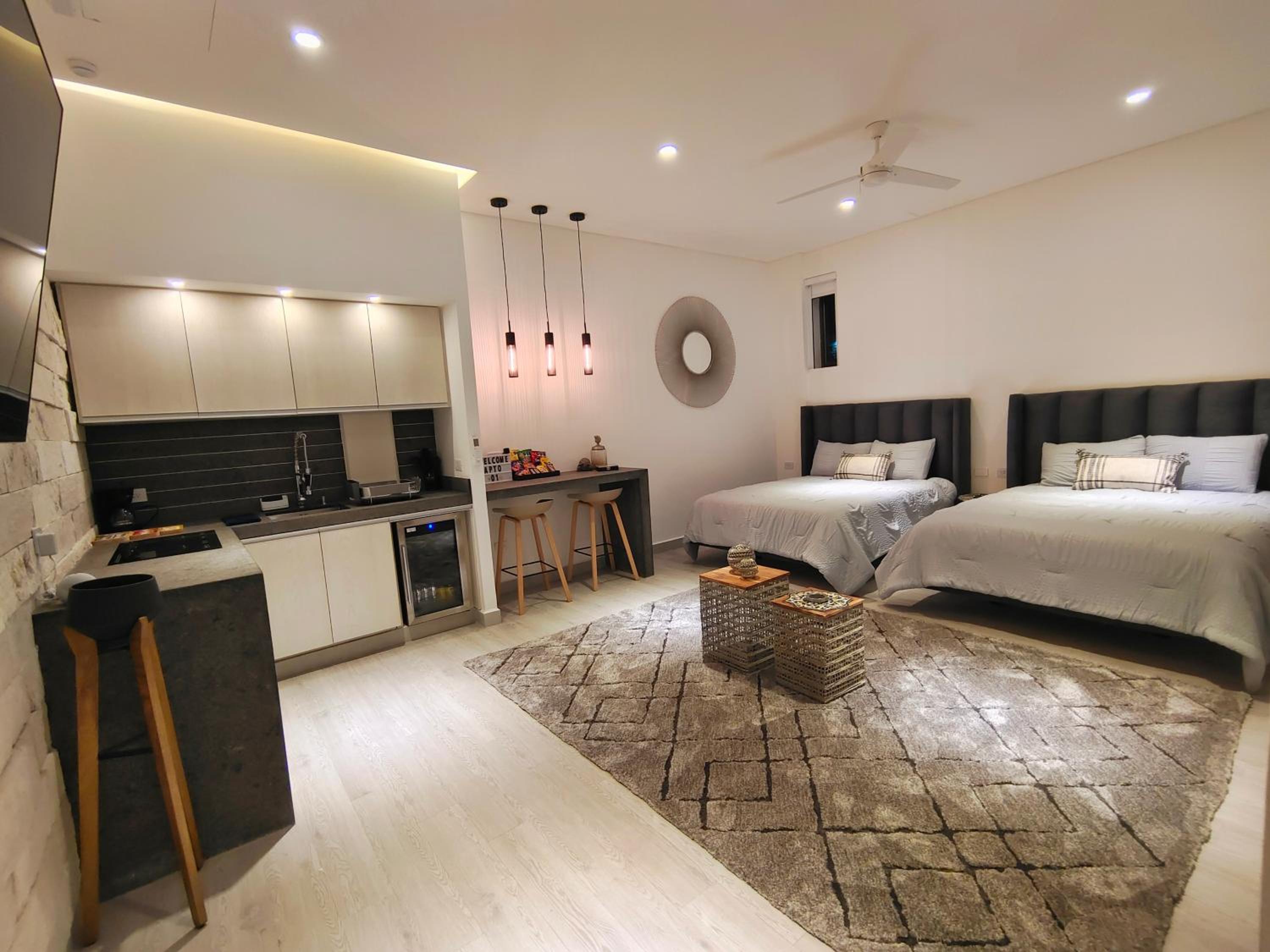 1st Luxury Warehouse