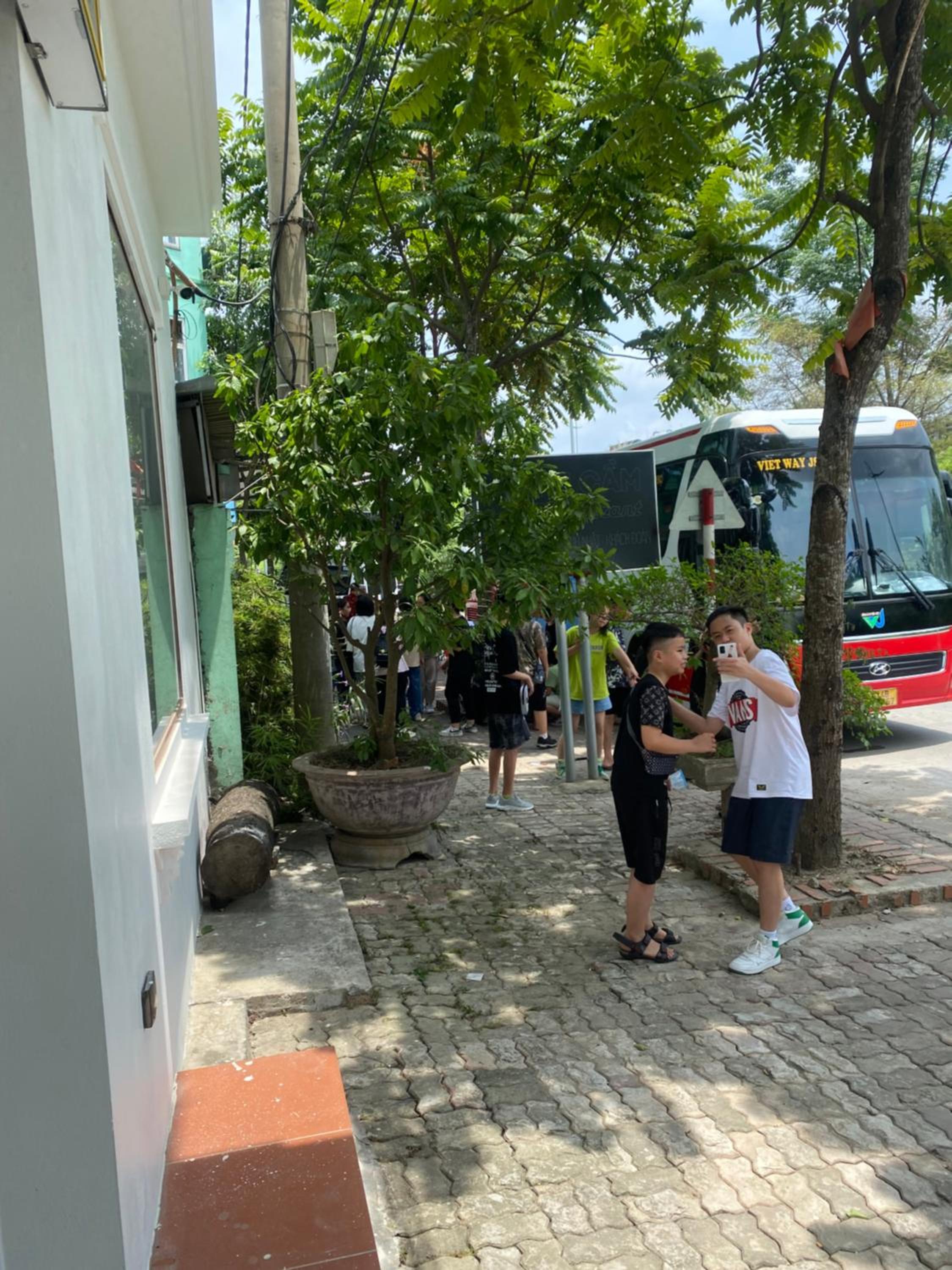 Hanoi Airport Suites Hostel & Travel