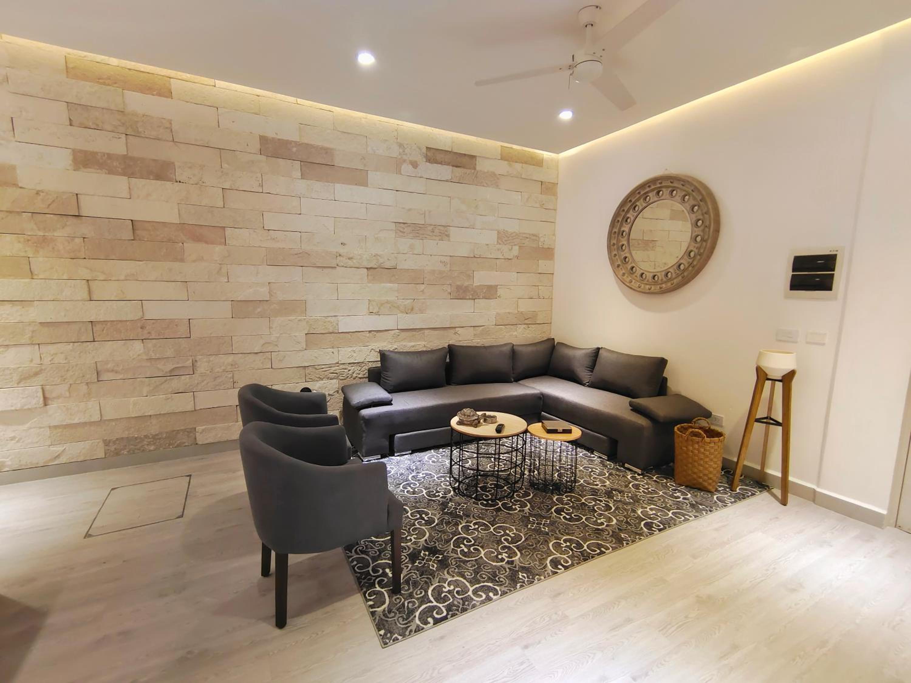1st Luxury Warehouse