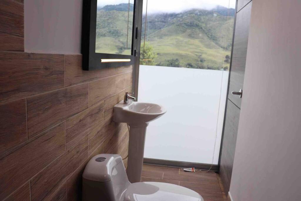 TINY HOUSE , frente al lago