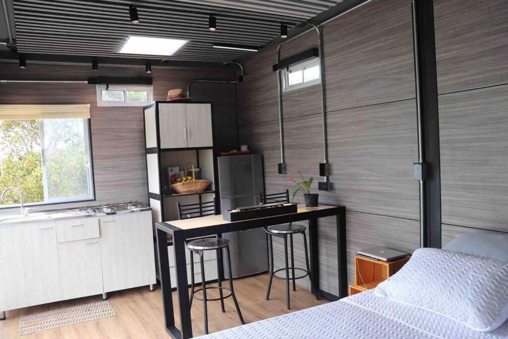 TINY HOUSE , frente al lago