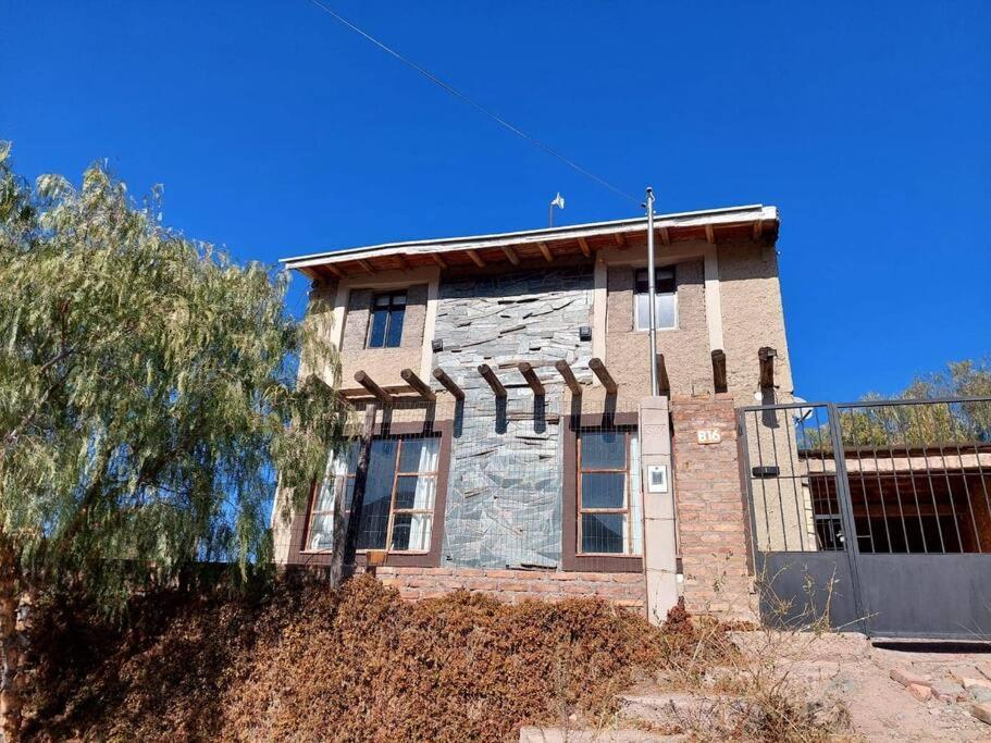 Cabaña con vista al Cerro Arco y la ciudad de Mendoza