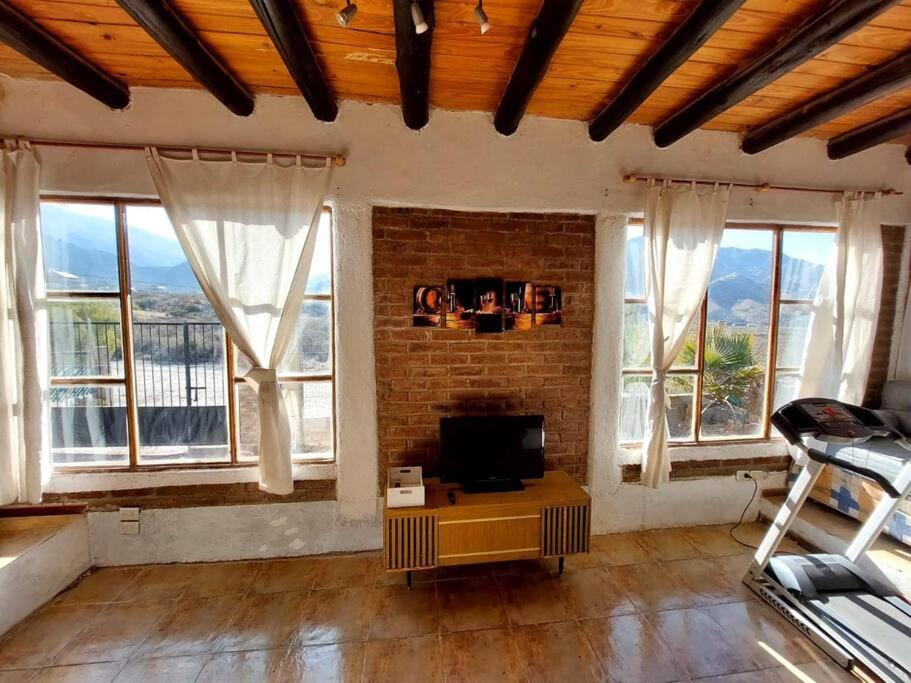 Cabaña con vista al Cerro Arco y la ciudad de Mendoza