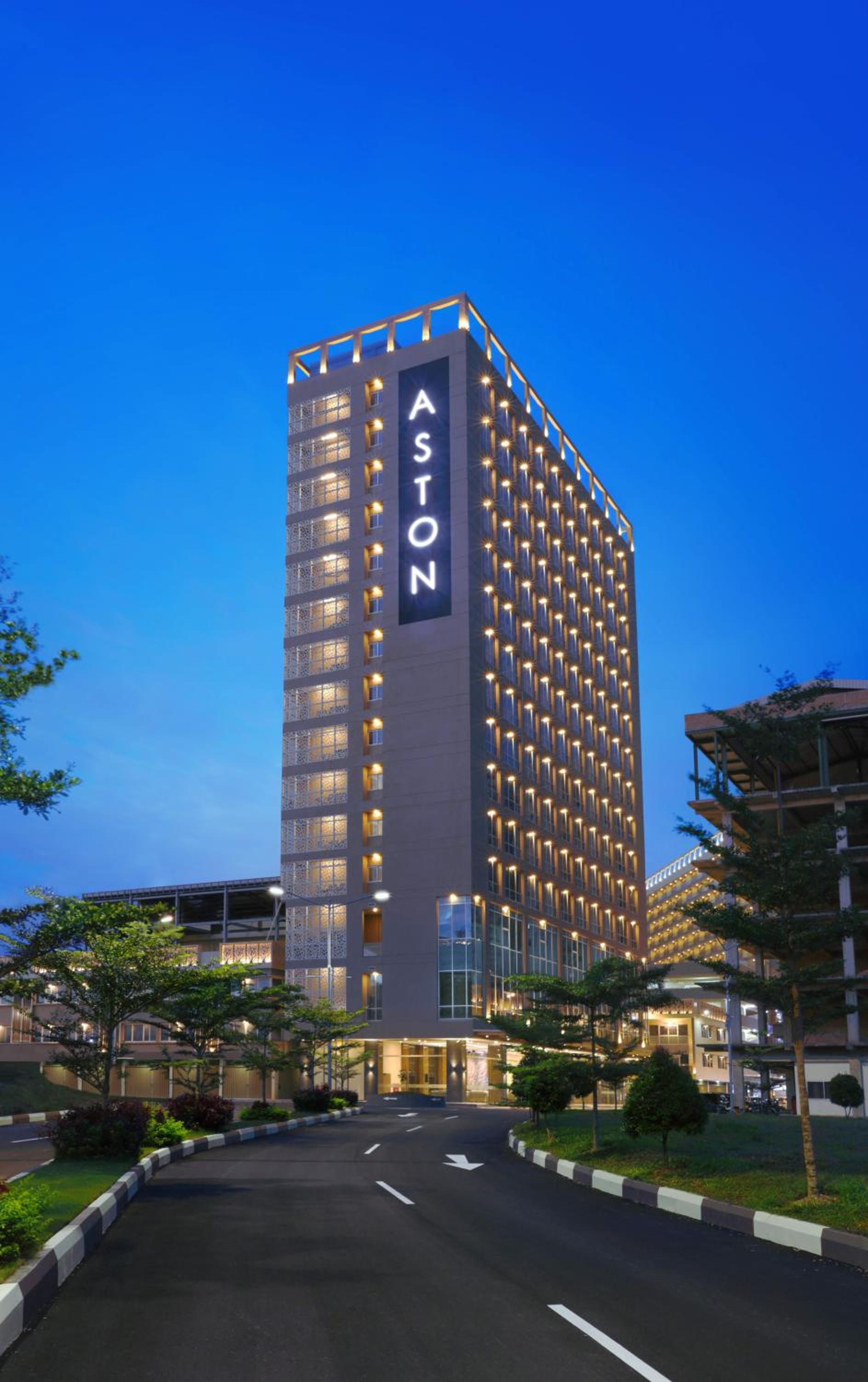 Hotel Aston Nagoya City Hotel - Image 1