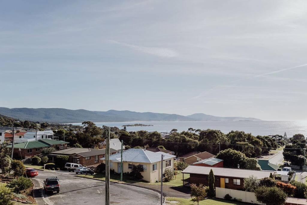 The Watch House - Panoramic Views of Bicheno Ocean