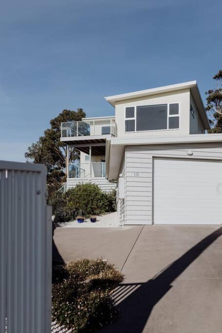 The Watch House - Panoramic Views of Bicheno Ocean