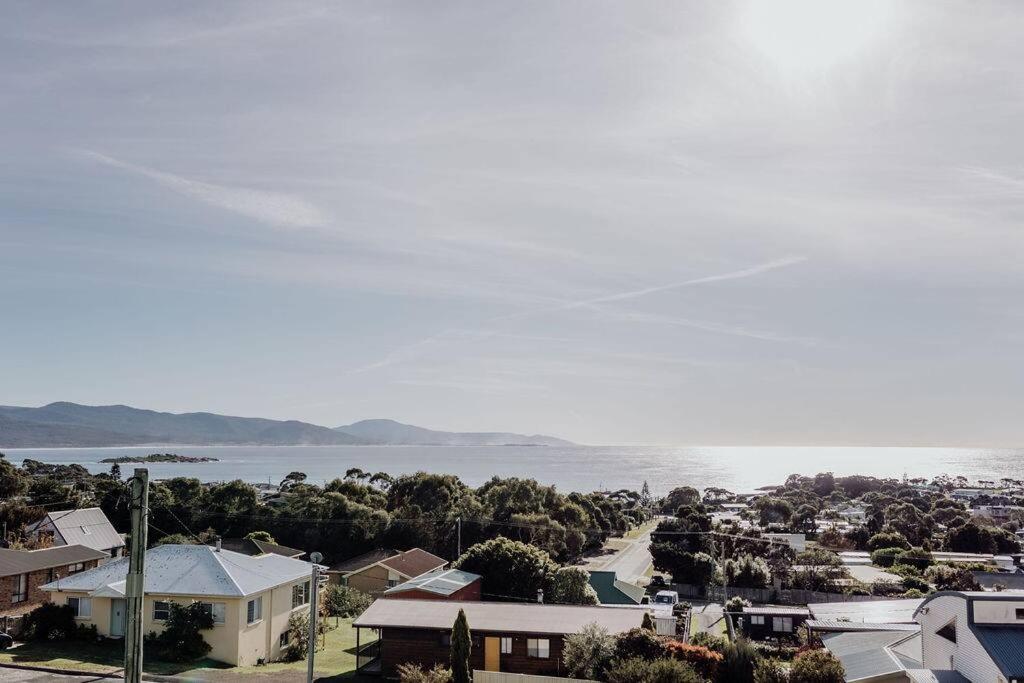 The Watch House - Panoramic Views of Bicheno Ocean