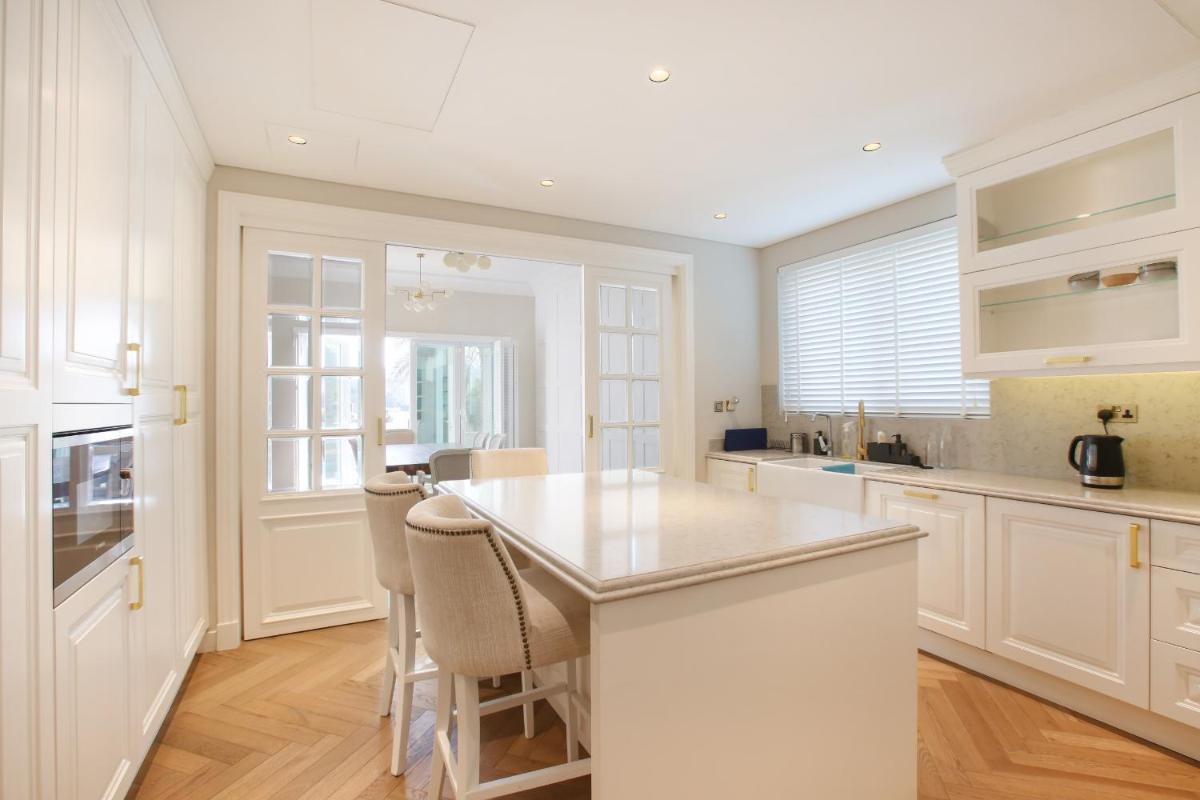Victory Heights - 4BR Villa with Private Pool - Allsopp&Allsopp