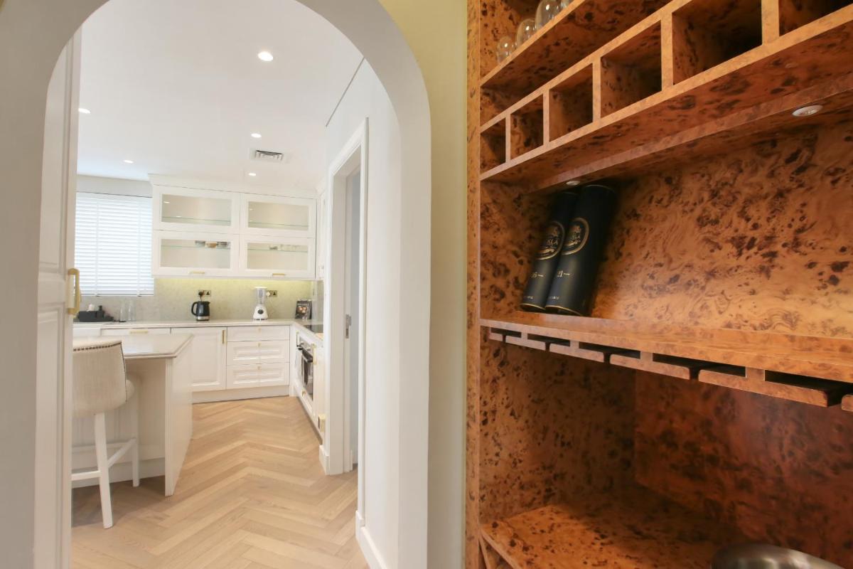 Victory Heights - 4BR Villa with Private Pool - Allsopp&Allsopp