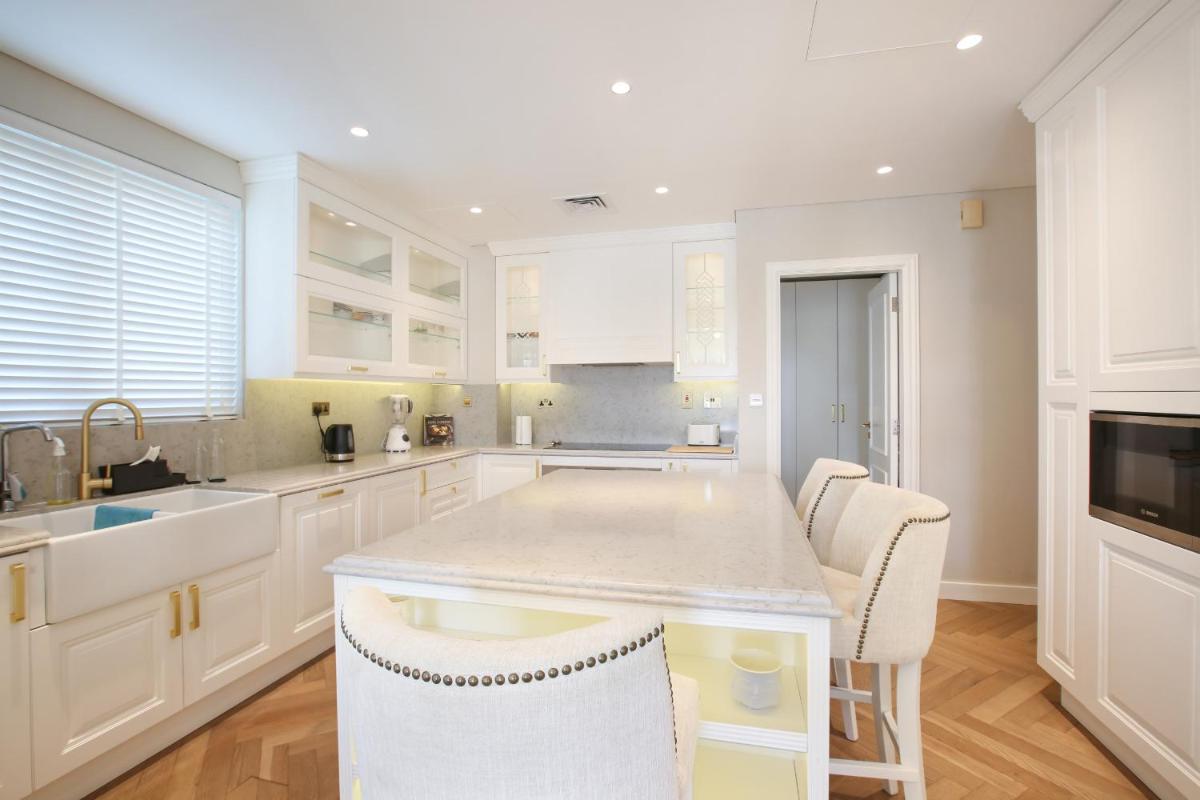 Victory Heights - 4BR Villa with Private Pool - Allsopp&Allsopp
