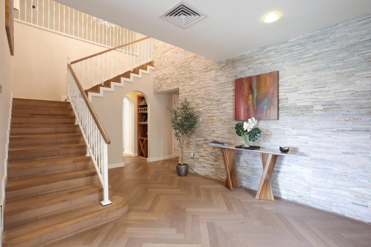 Victory Heights - 4BR Villa with Private Pool - Allsopp&Allsopp