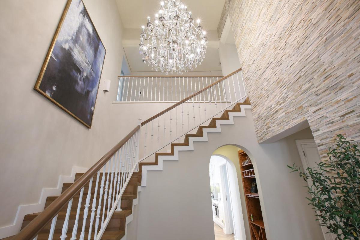 Victory Heights - 4BR Villa with Private Pool - Allsopp&Allsopp