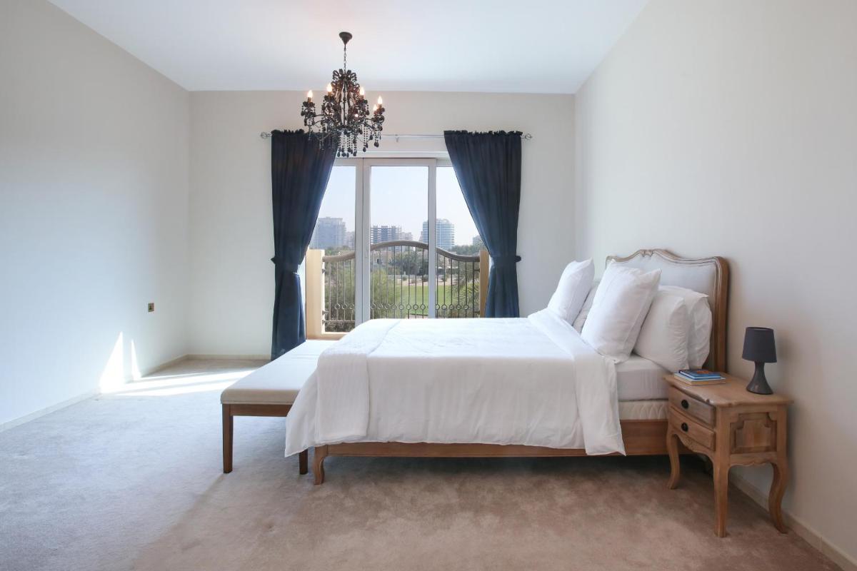 Victory Heights - 4BR Villa with Private Pool - Allsopp&Allsopp