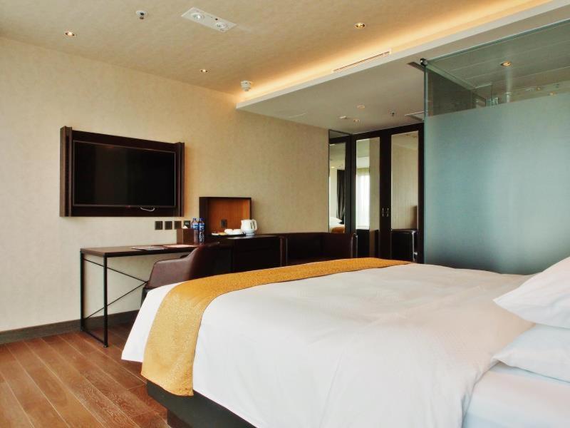 Crafa Harbour Hotel
