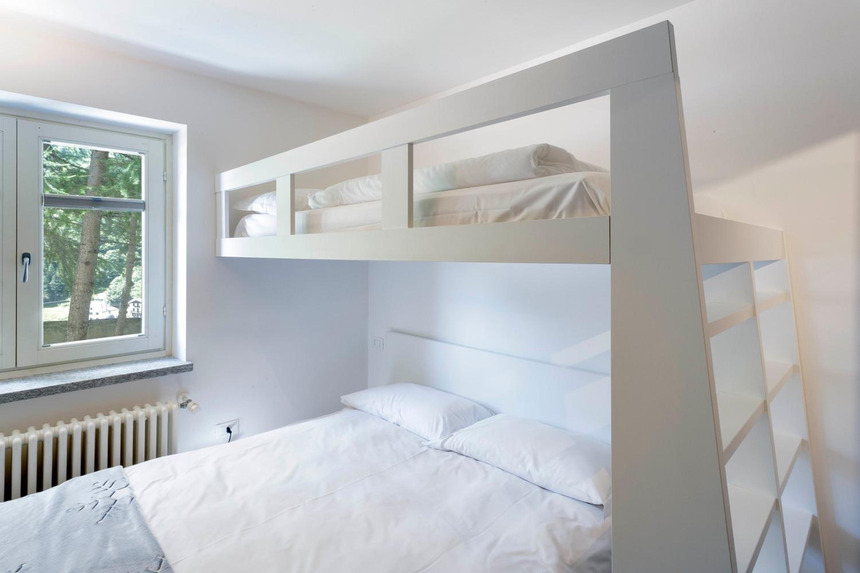 HelloChalet - Maison Rue de la Neige - Family Ski Holiday walking distance skirun and gondola view 3