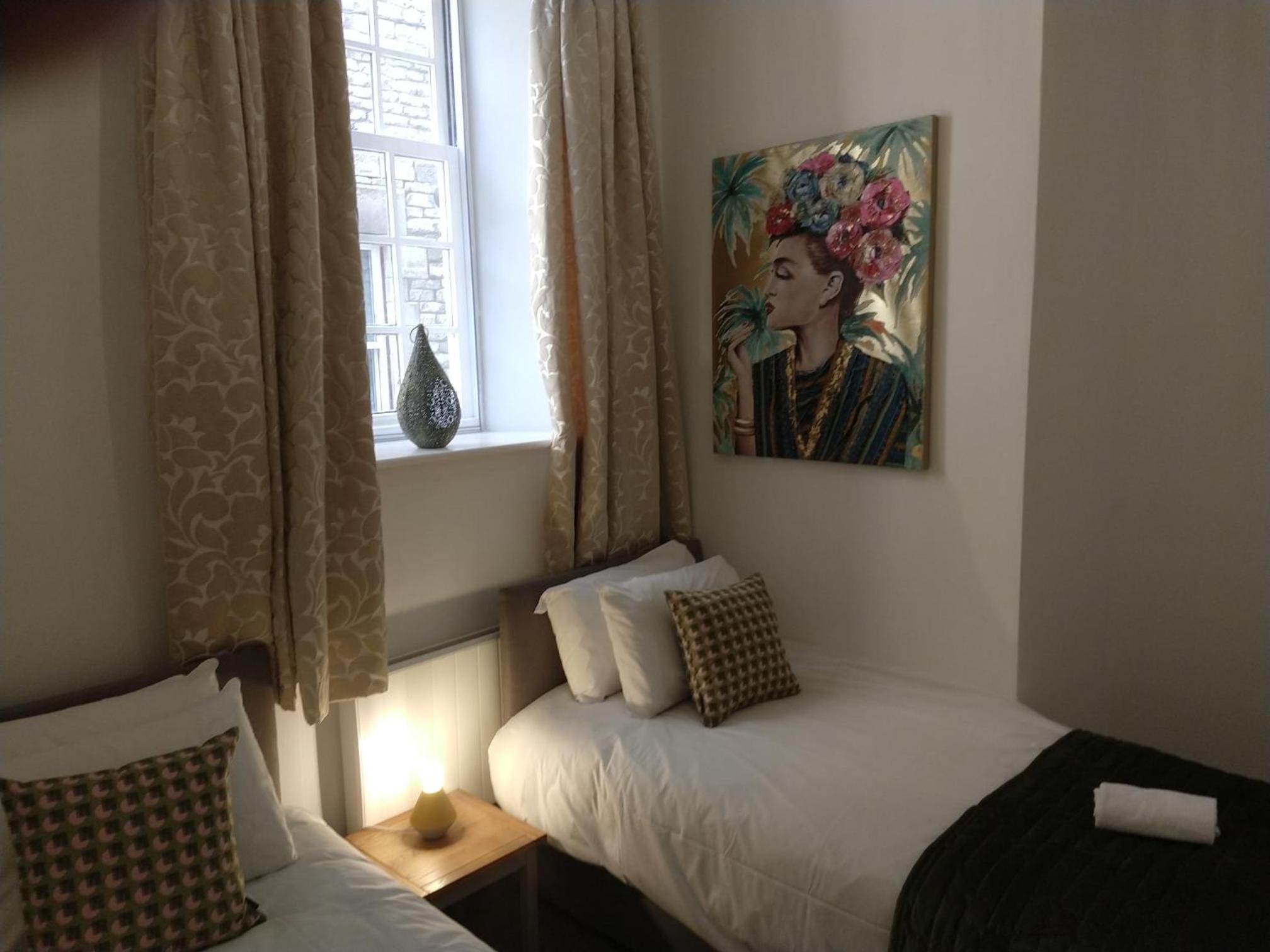 All Saints 2 bed Apartment in central Stamford with Parking view 2