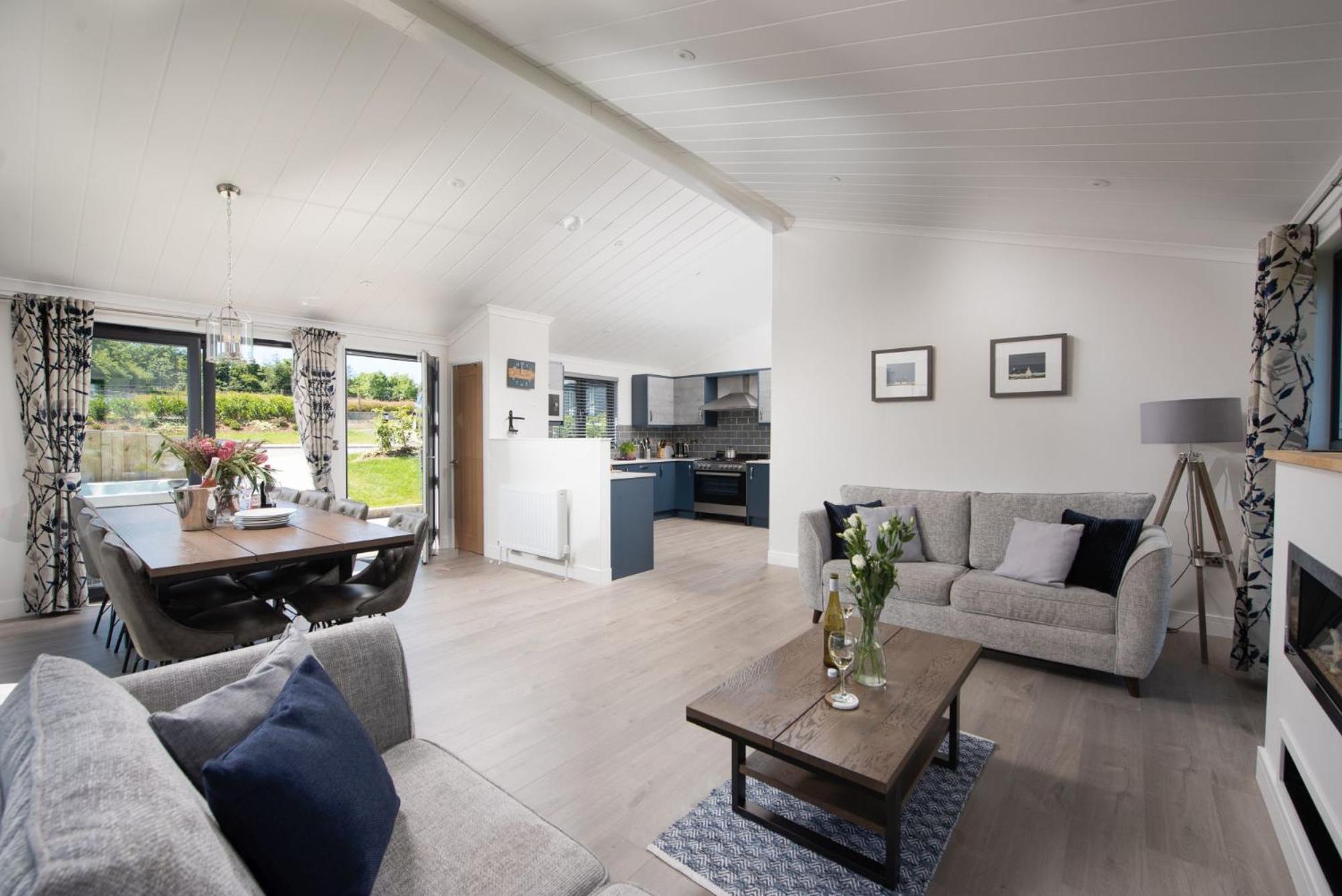 Hornbeam Lodge, 19 Roadford Lake Lodges view 4