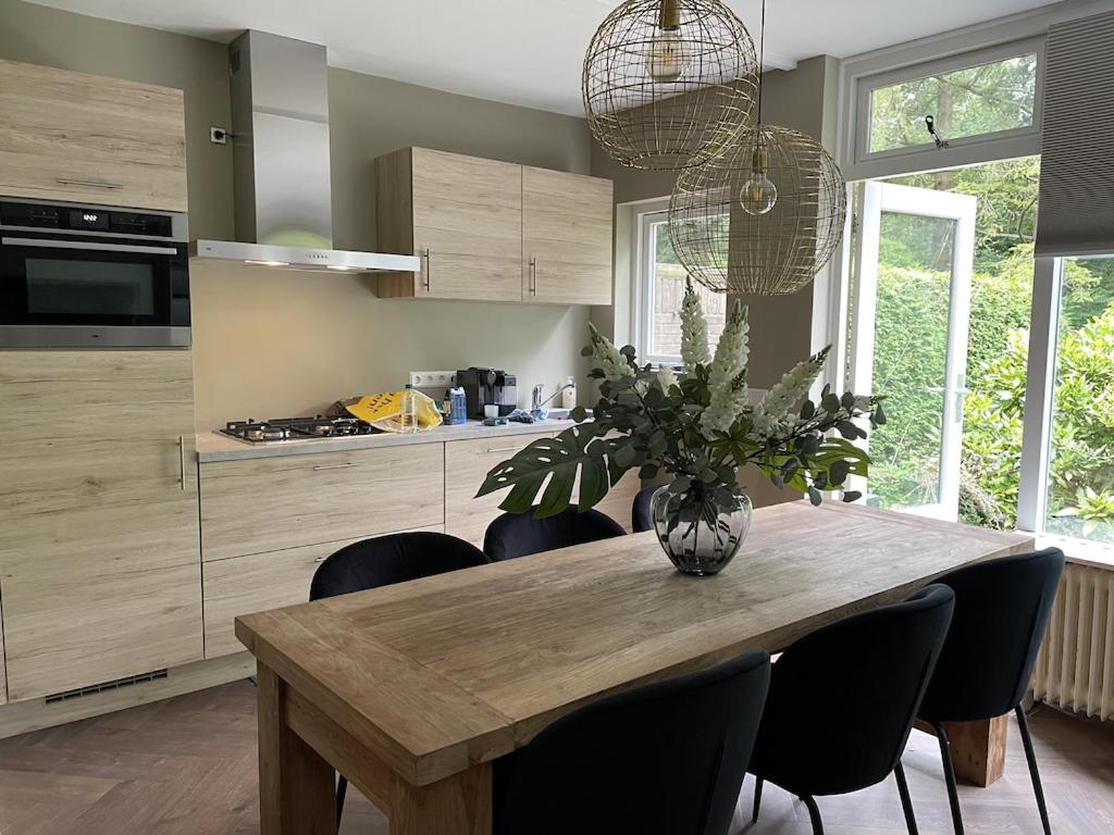 Comfortabel tot rust komen in het Veluwse bos view 3