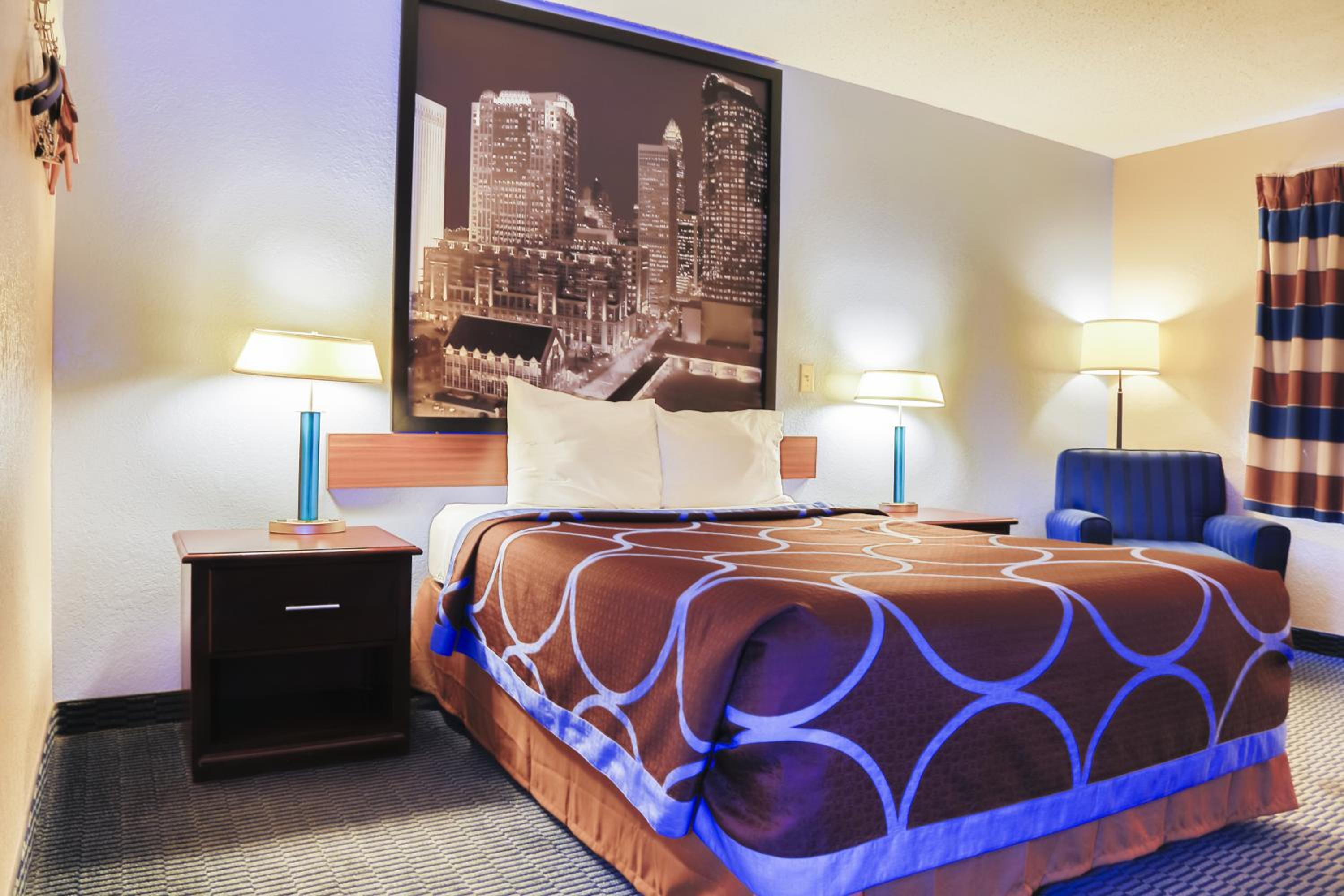 Super 8 by Wyndham Charlotte University