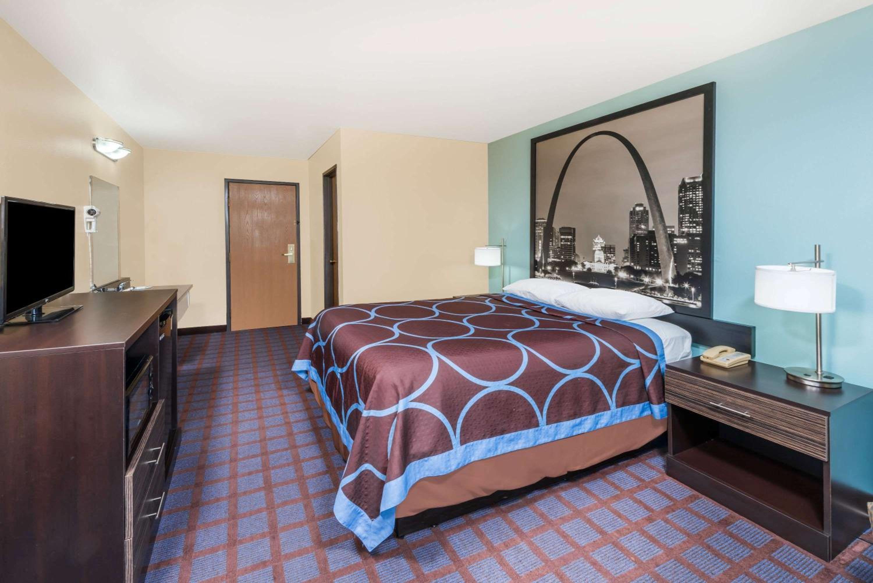 Super 8 by Wyndham Okawville view 5