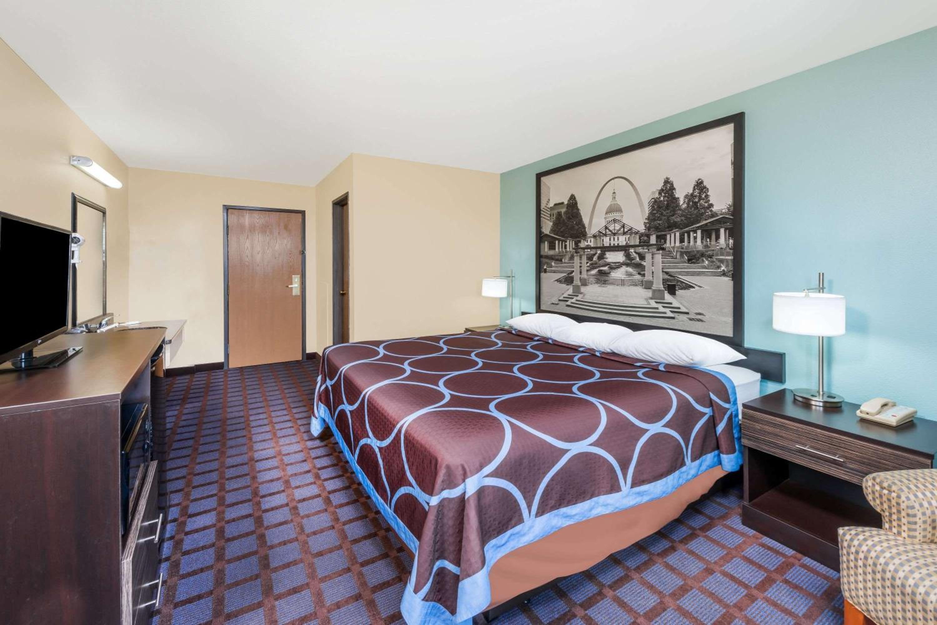Super 8 by Wyndham Okawville view 3