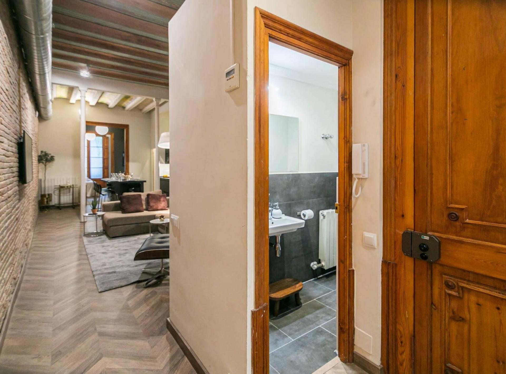 Avinyo 2 Gotic · Spacious Loft in Gothic Quarter!