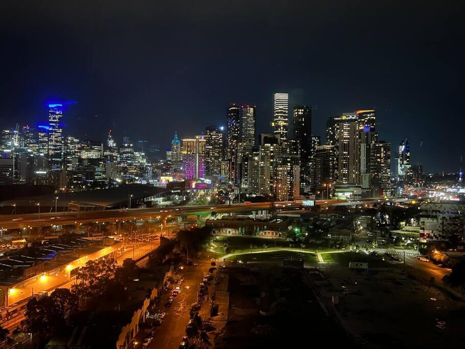 Modern 2 Beds Apartment with Amazing City View