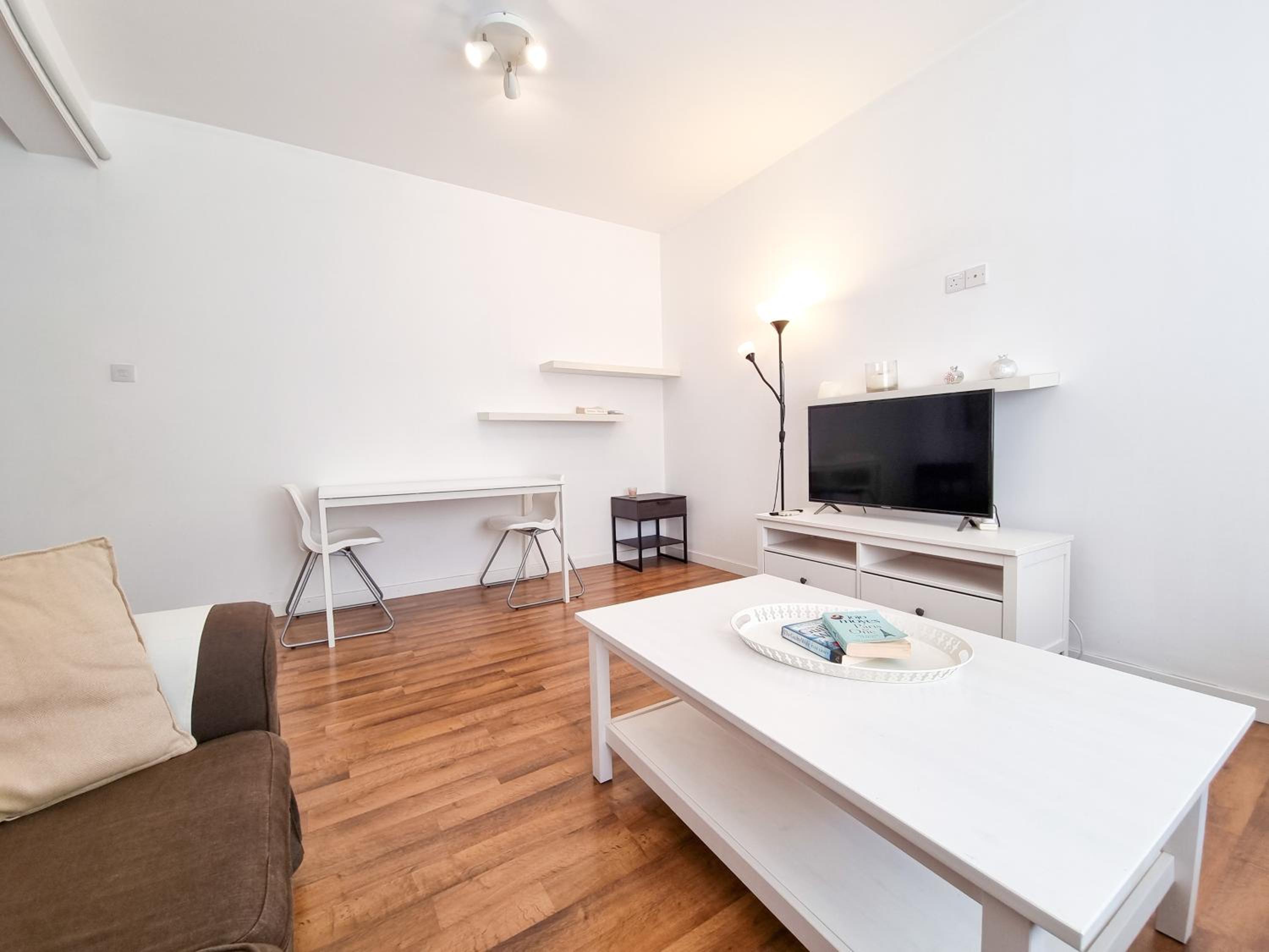 Work & Chill - Stylish Studio, Ergonomic Office Setup view 3