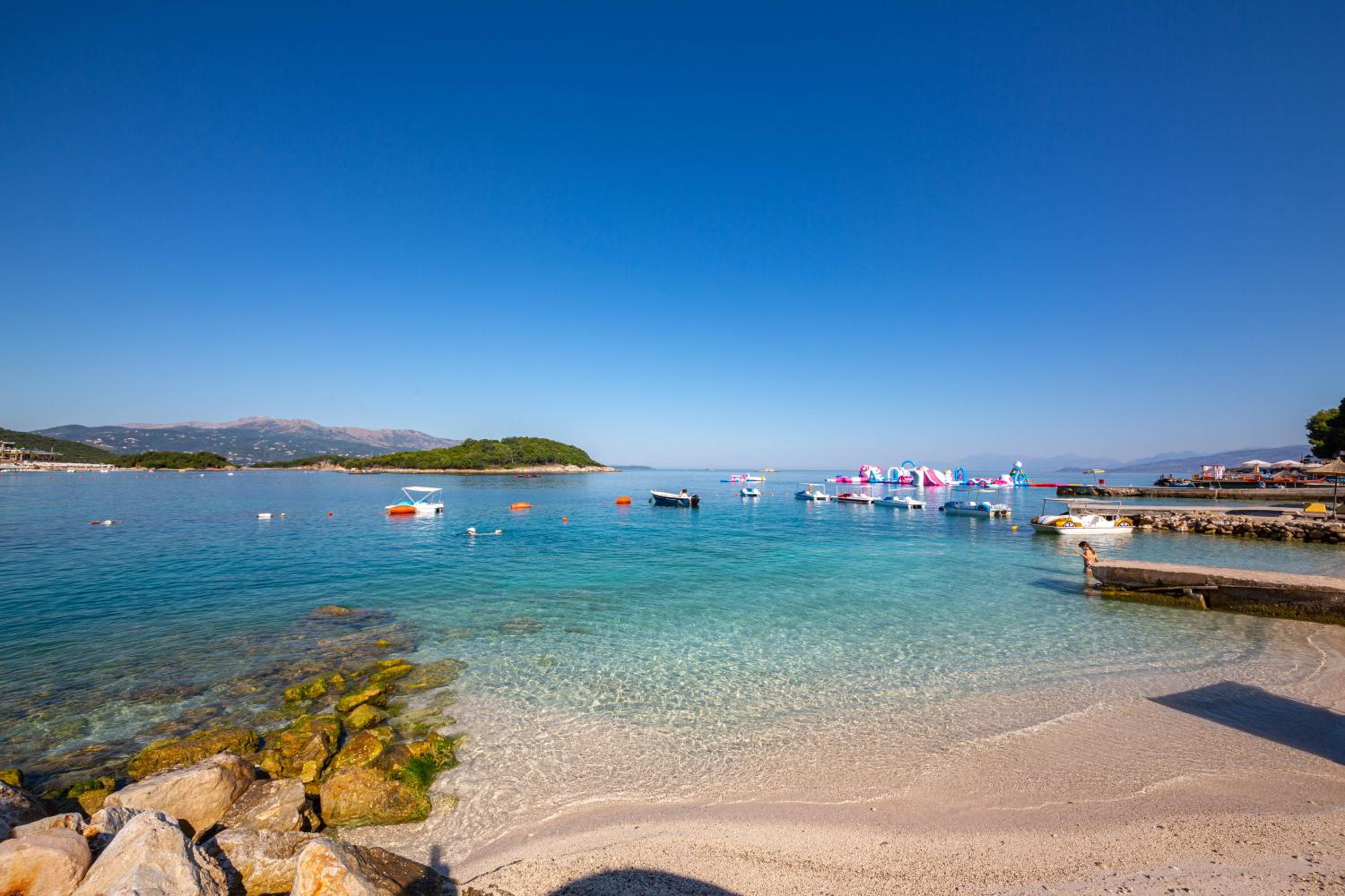 Hotel New Crystal - Image 1