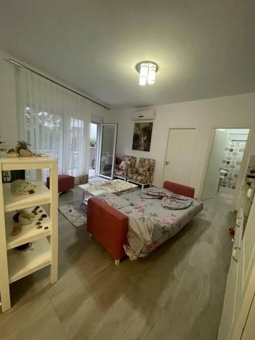 Blue Garden Villa, Gjiri i Lalezit