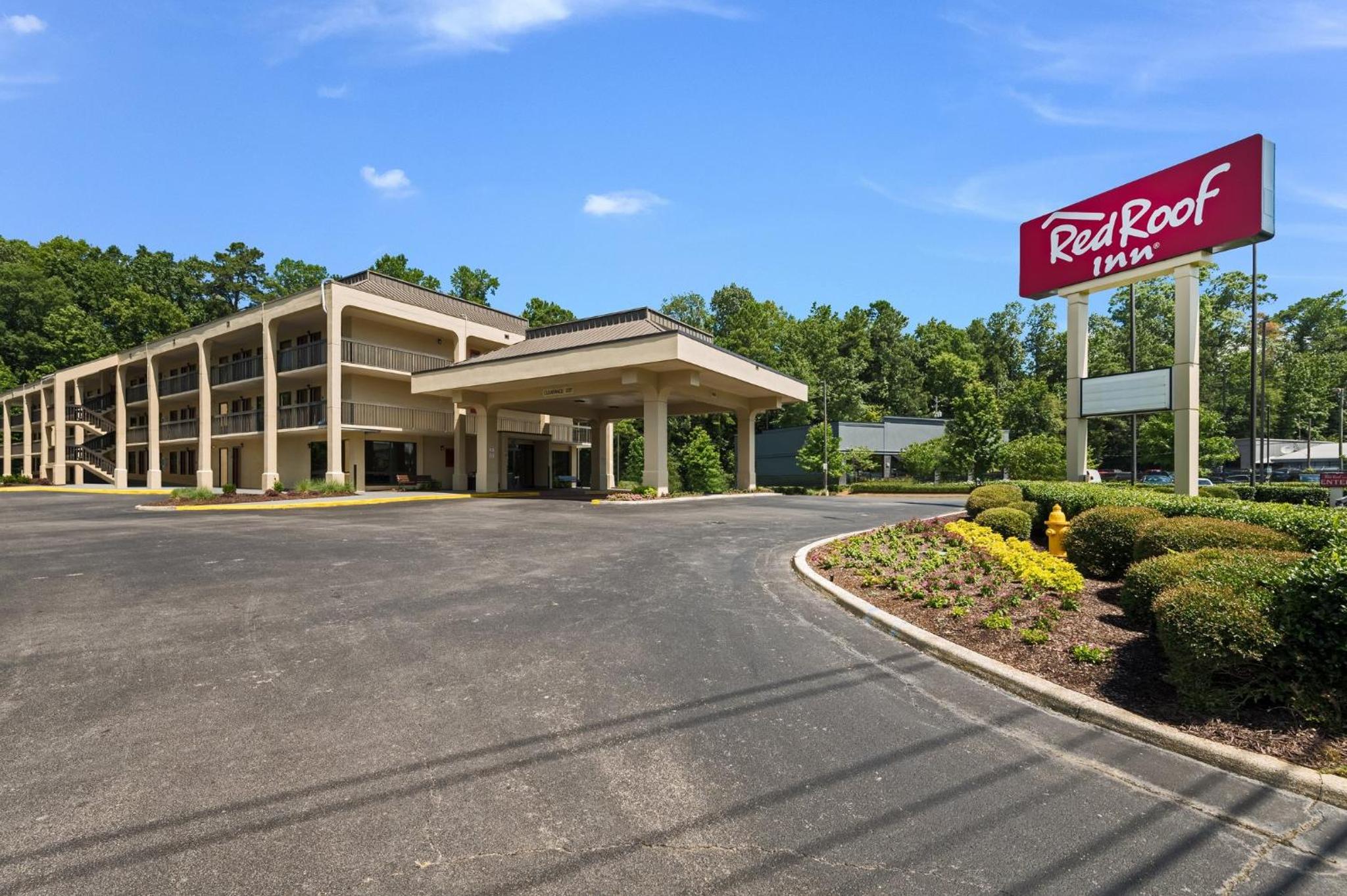 Birmingham Vacations - Red Roof Inn Birmingham South - Property Image 2