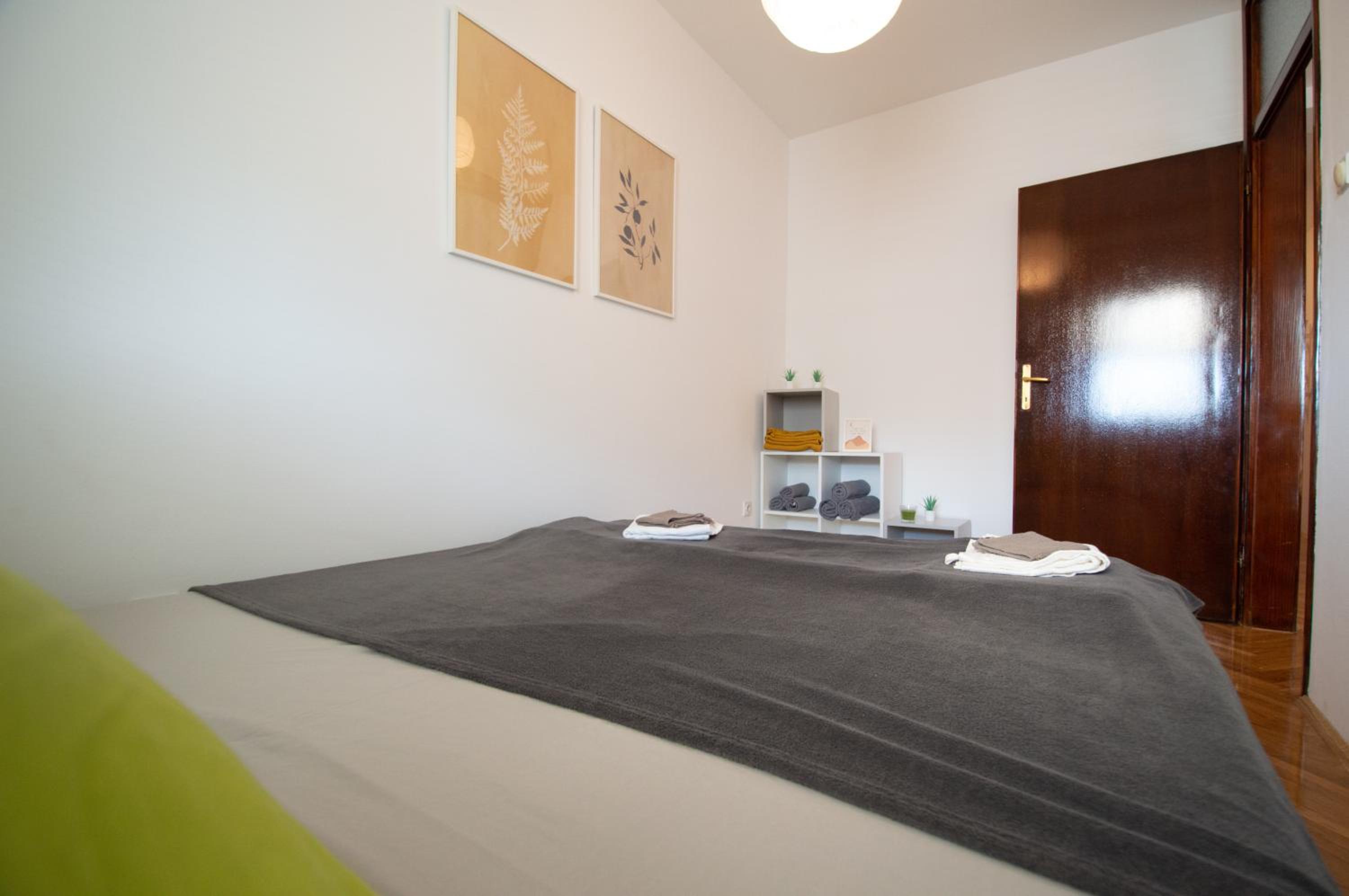 Central 1-bedroom apartment (50sqm) - Duke view 4