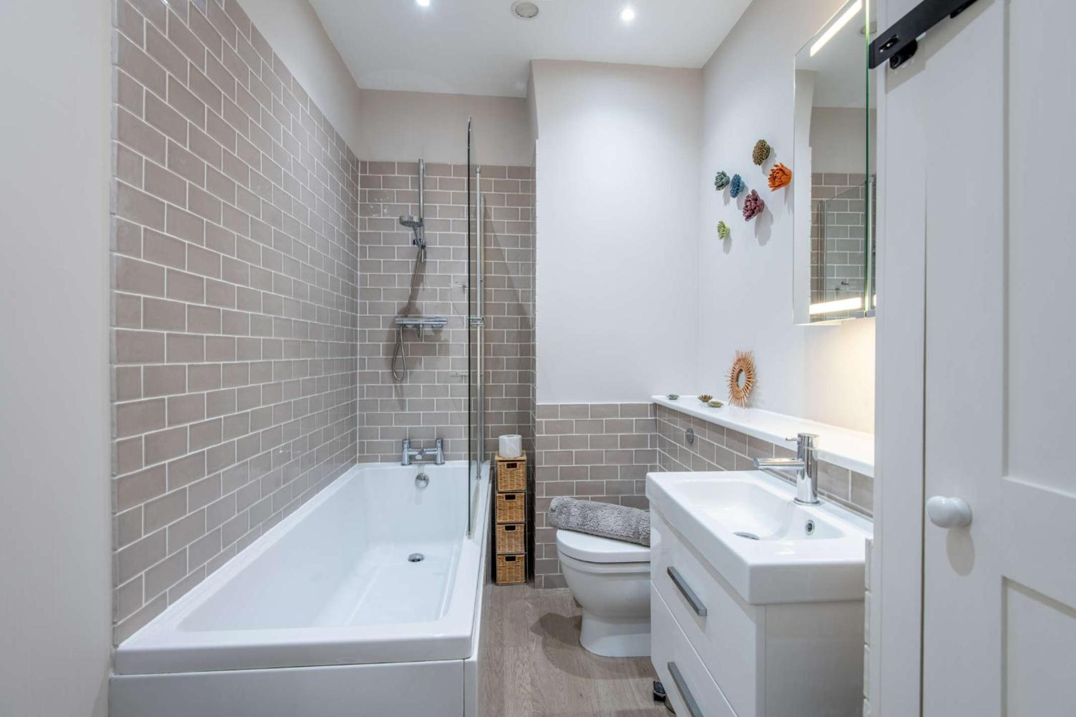 Passiflora Cottage Close to Swanage Beach and Town Sleeps 7