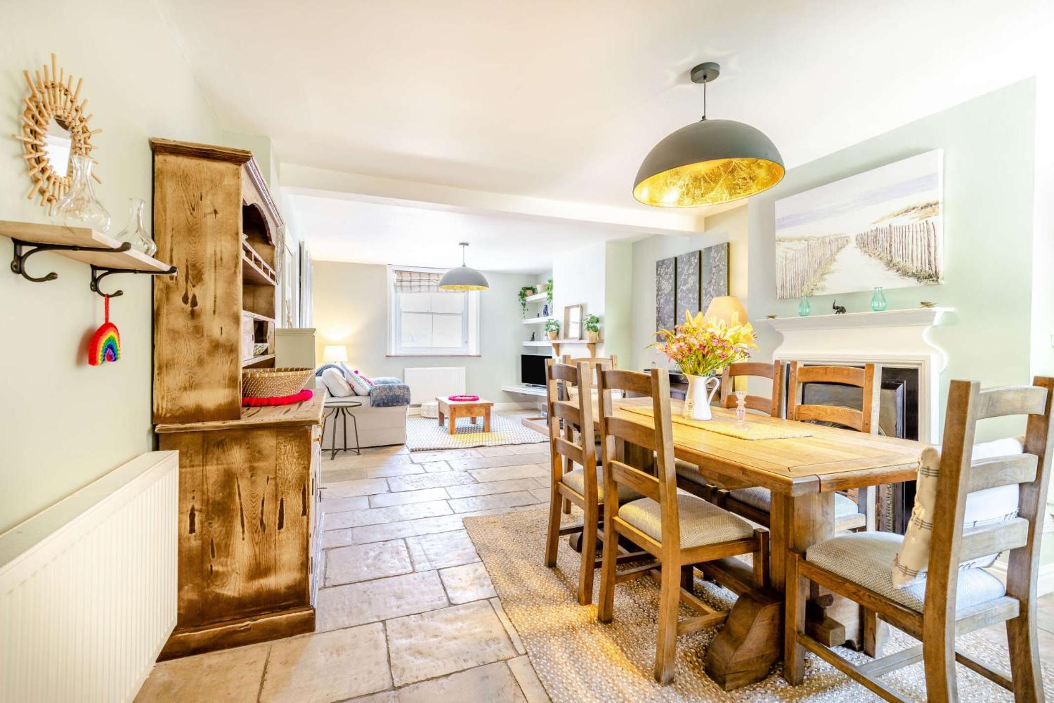 Passiflora Cottage Close to Swanage Beach and Town Sleeps 7