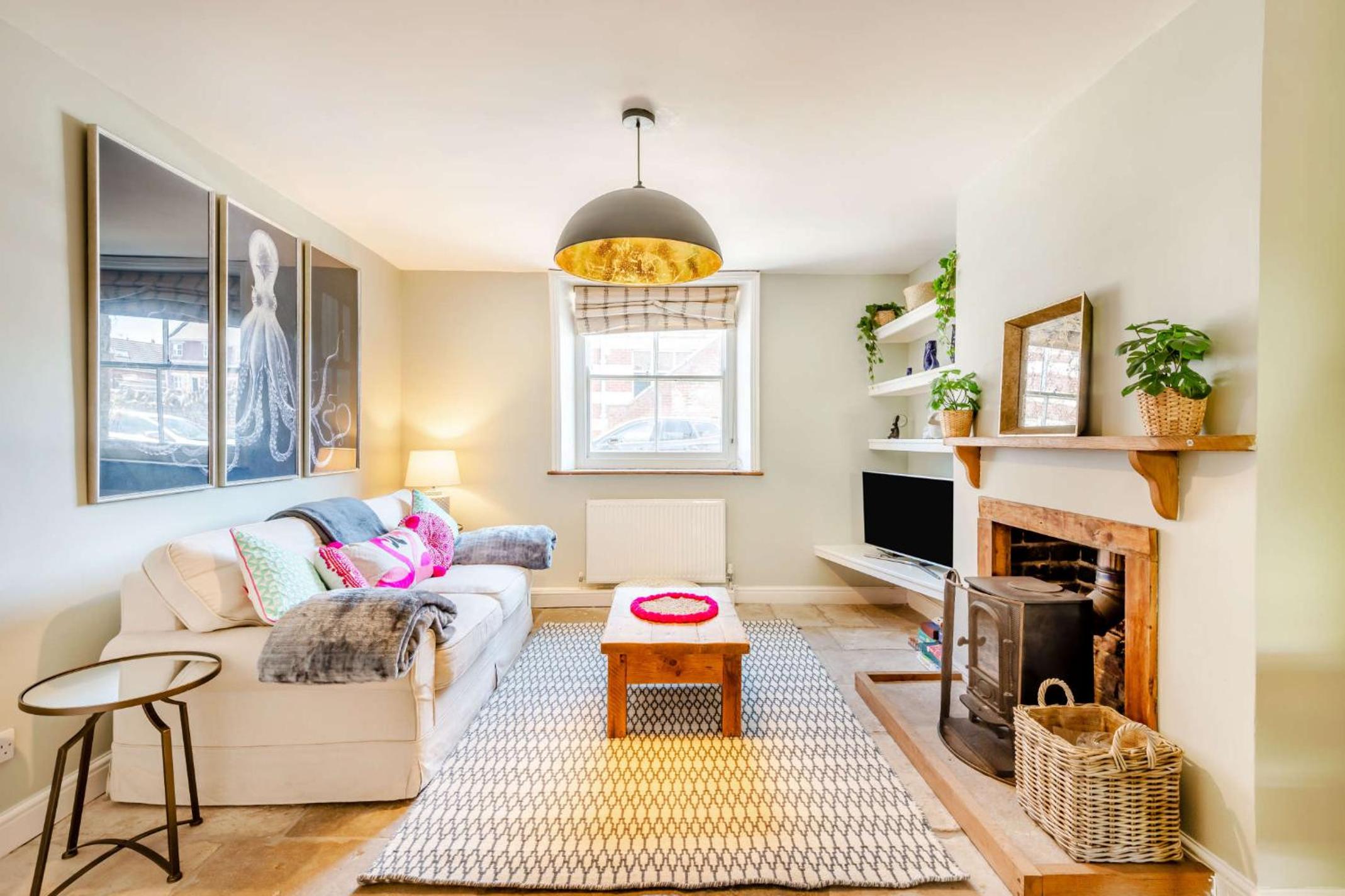 Passiflora Cottage Close to Swanage Beach and Town Sleeps 7