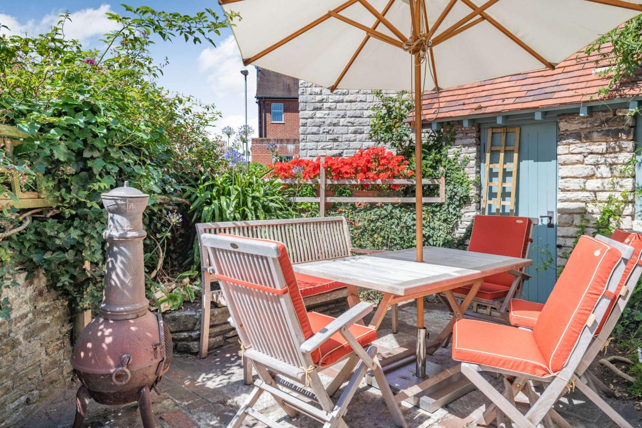 Passiflora Cottage Close to Swanage Beach and Town Sleeps 7