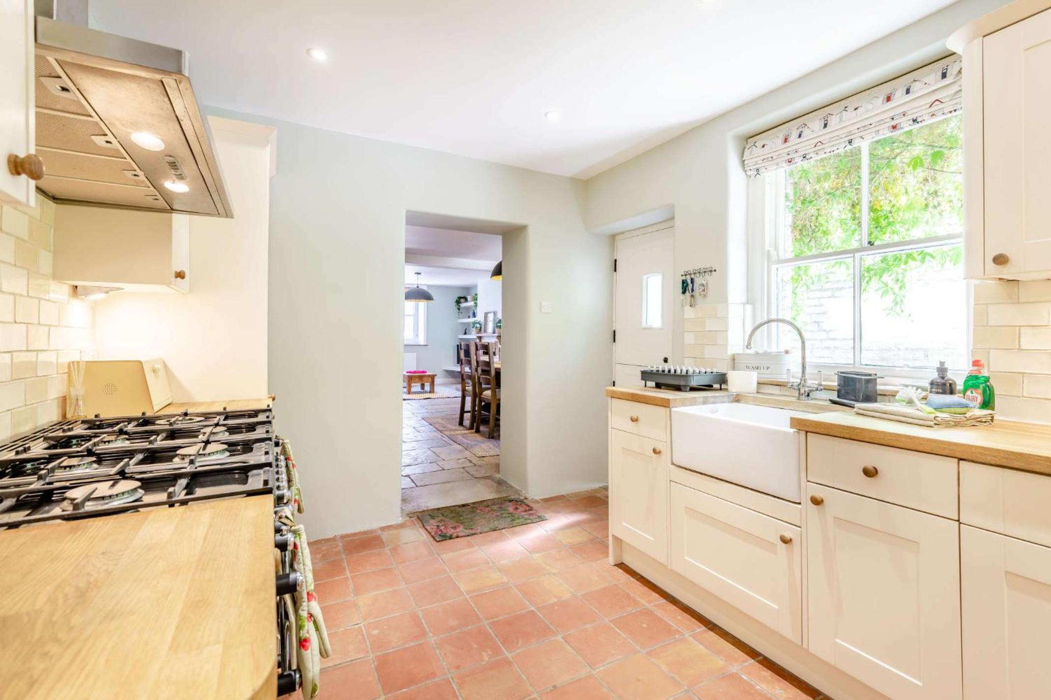 Passiflora Cottage Close to Swanage Beach and Town Sleeps 7