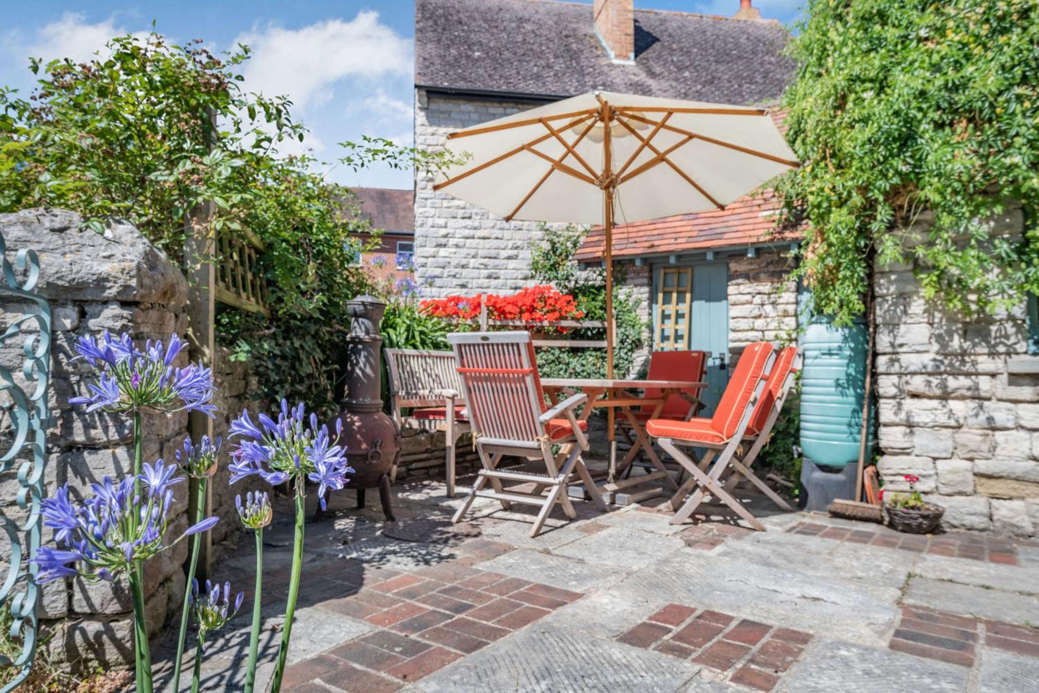 Passiflora Cottage Close to Swanage Beach and Town Sleeps 7
