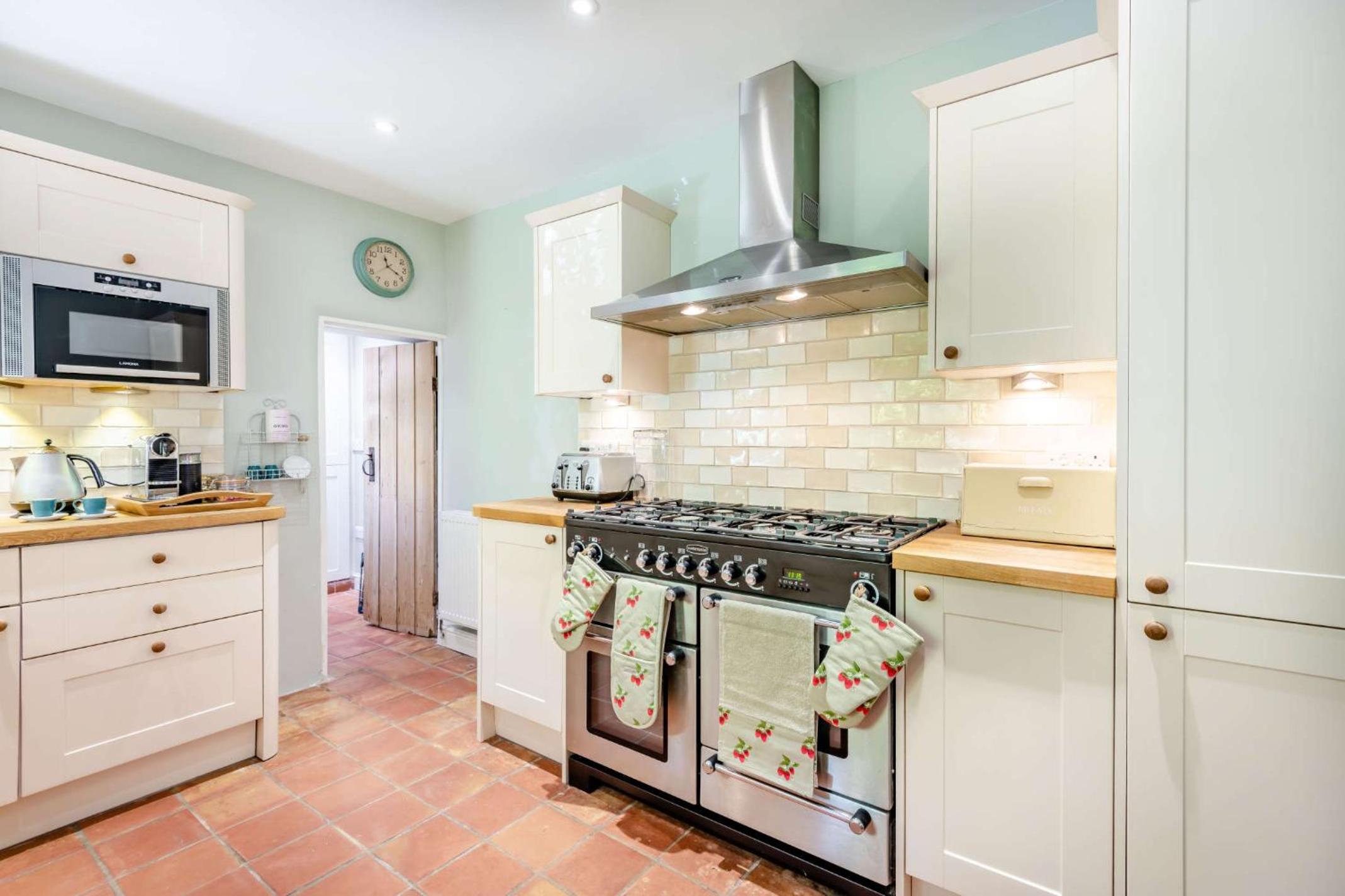 Passiflora Cottage Close to Swanage Beach and Town Sleeps 7