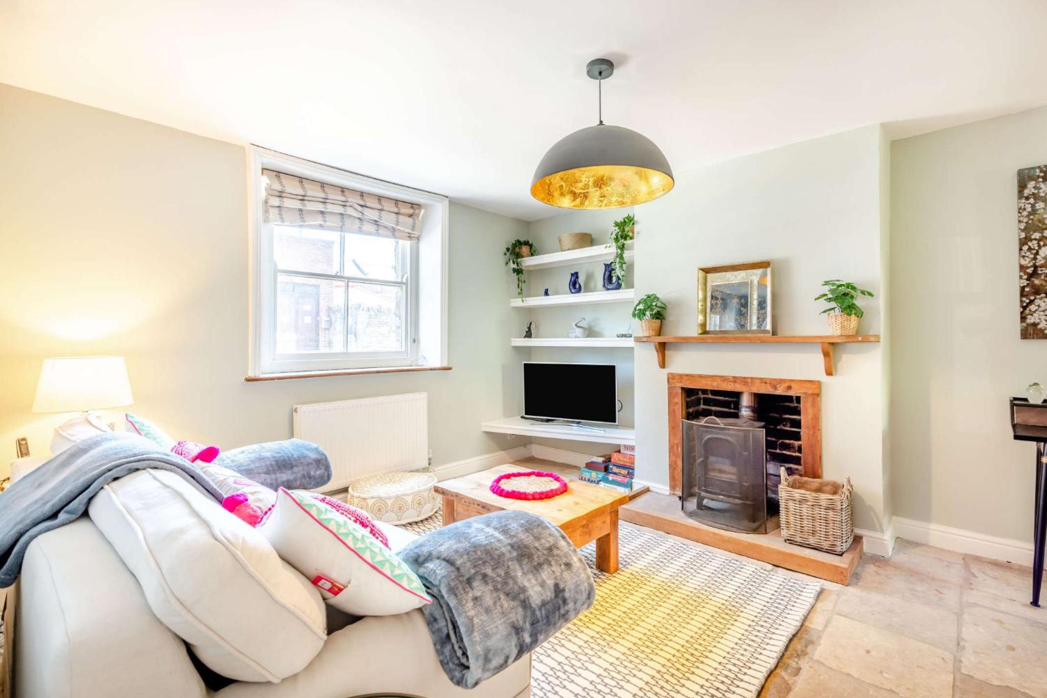 Passiflora Cottage Close to Swanage Beach and Town Sleeps 7