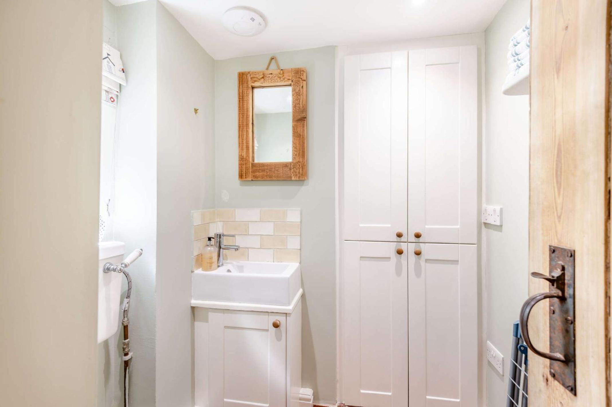 Passiflora Cottage Close to Swanage Beach and Town Sleeps 7