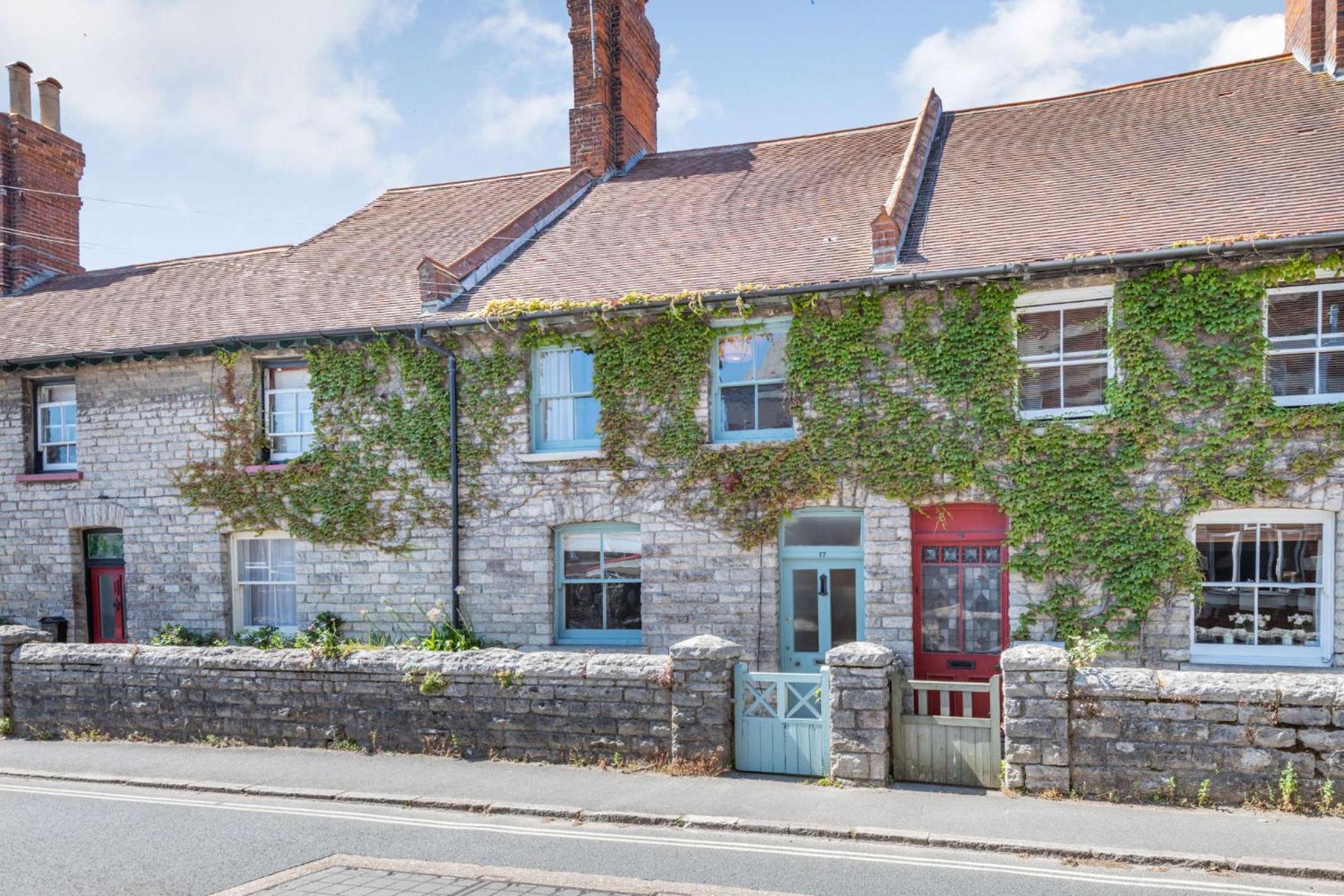 Passiflora Cottage Close to Swanage Beach and Town Sleeps 7